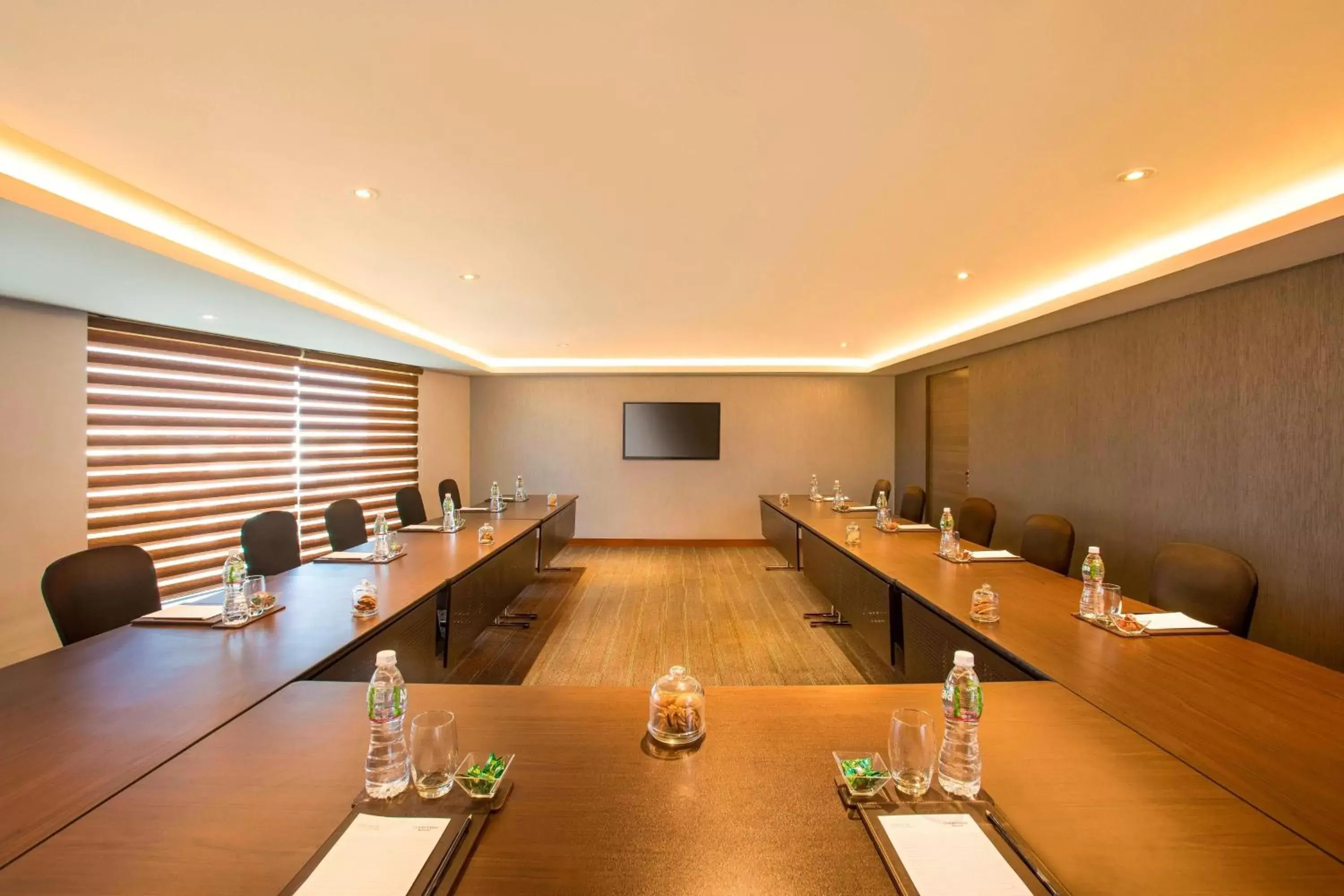 Meeting/conference room in Courtyard by Marriott Ahmedabad