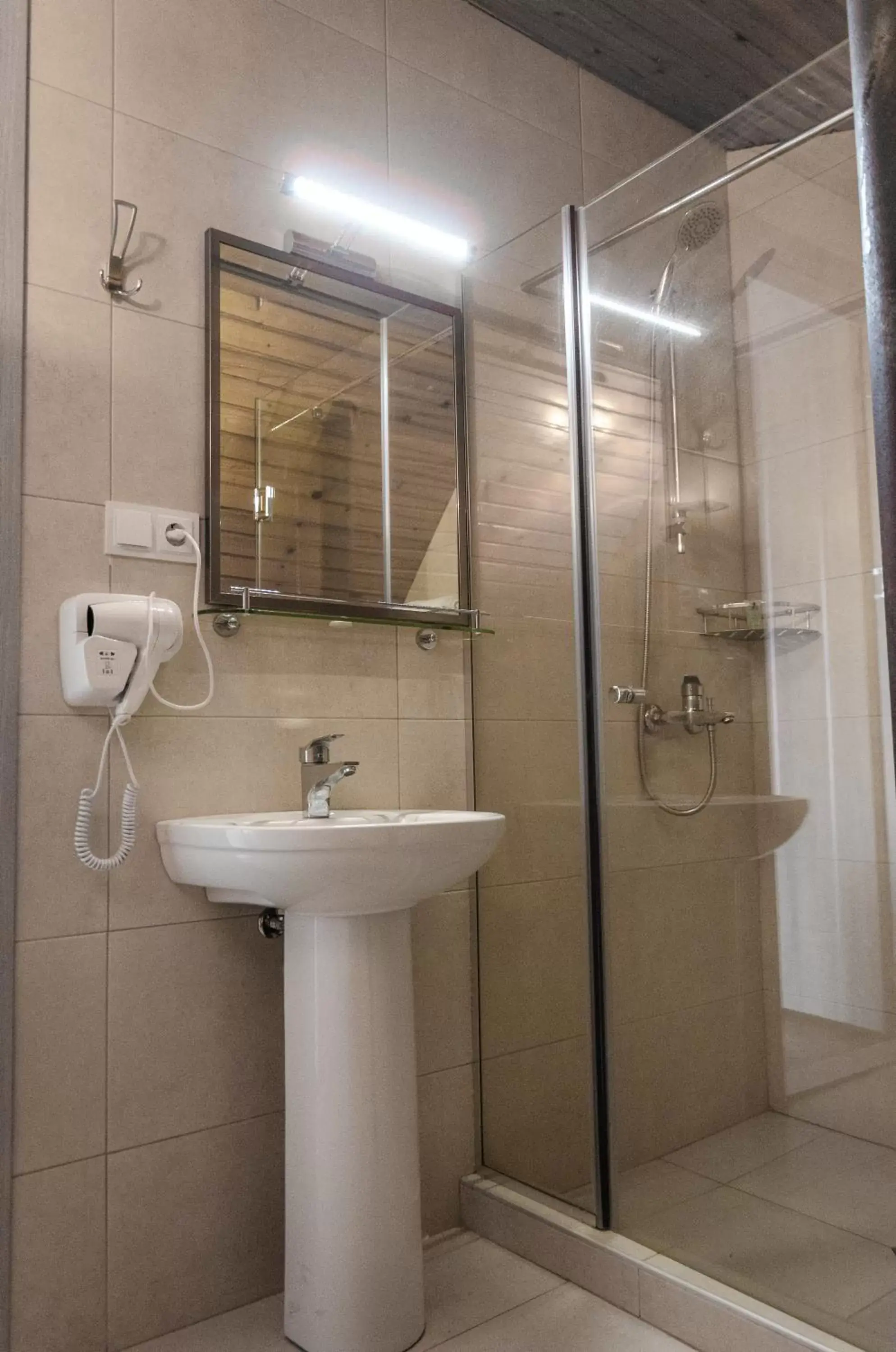 Shower in Hotel Imperial House Shower in Hotel Imperial House