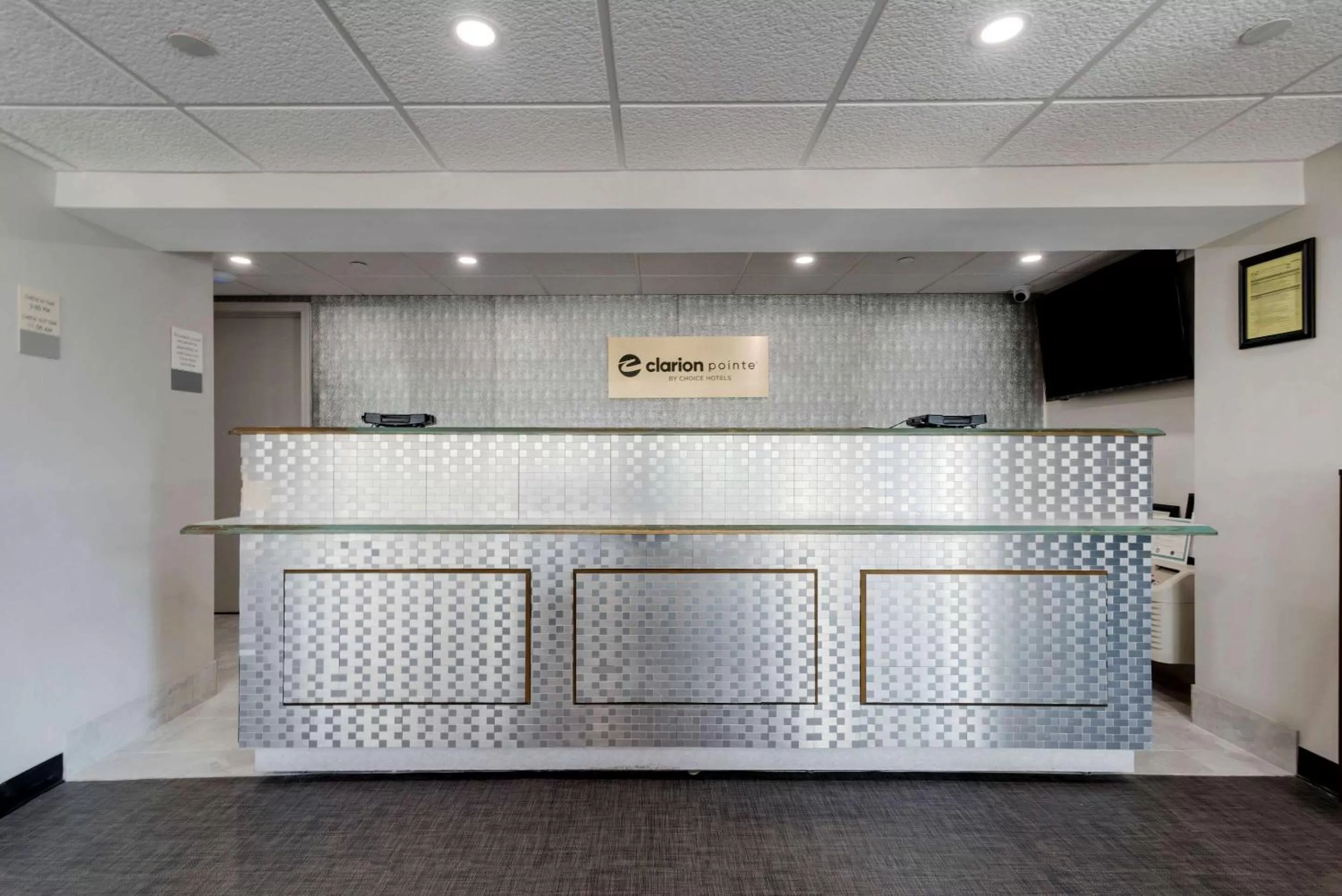 Lobby or reception in Clarion Pointe McDonough