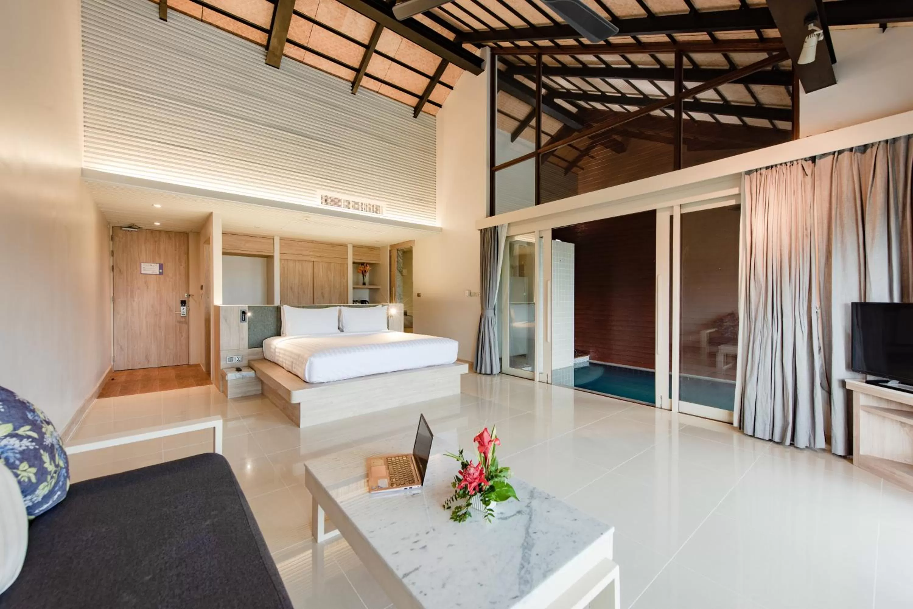 Living room, Bed in Holiday Ao Nang Beach Resort, Krabi