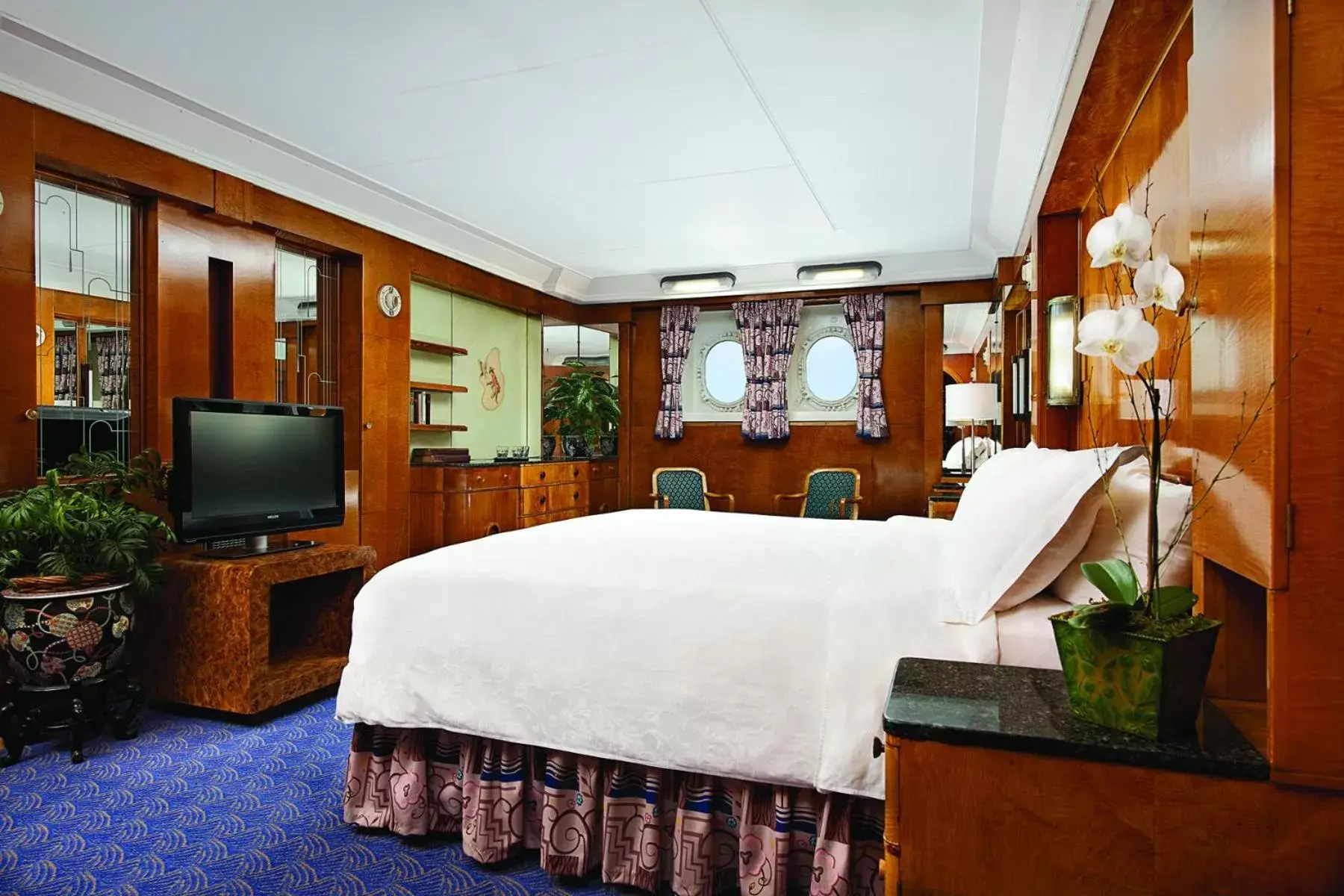 Photo of the whole room in The Queen Mary