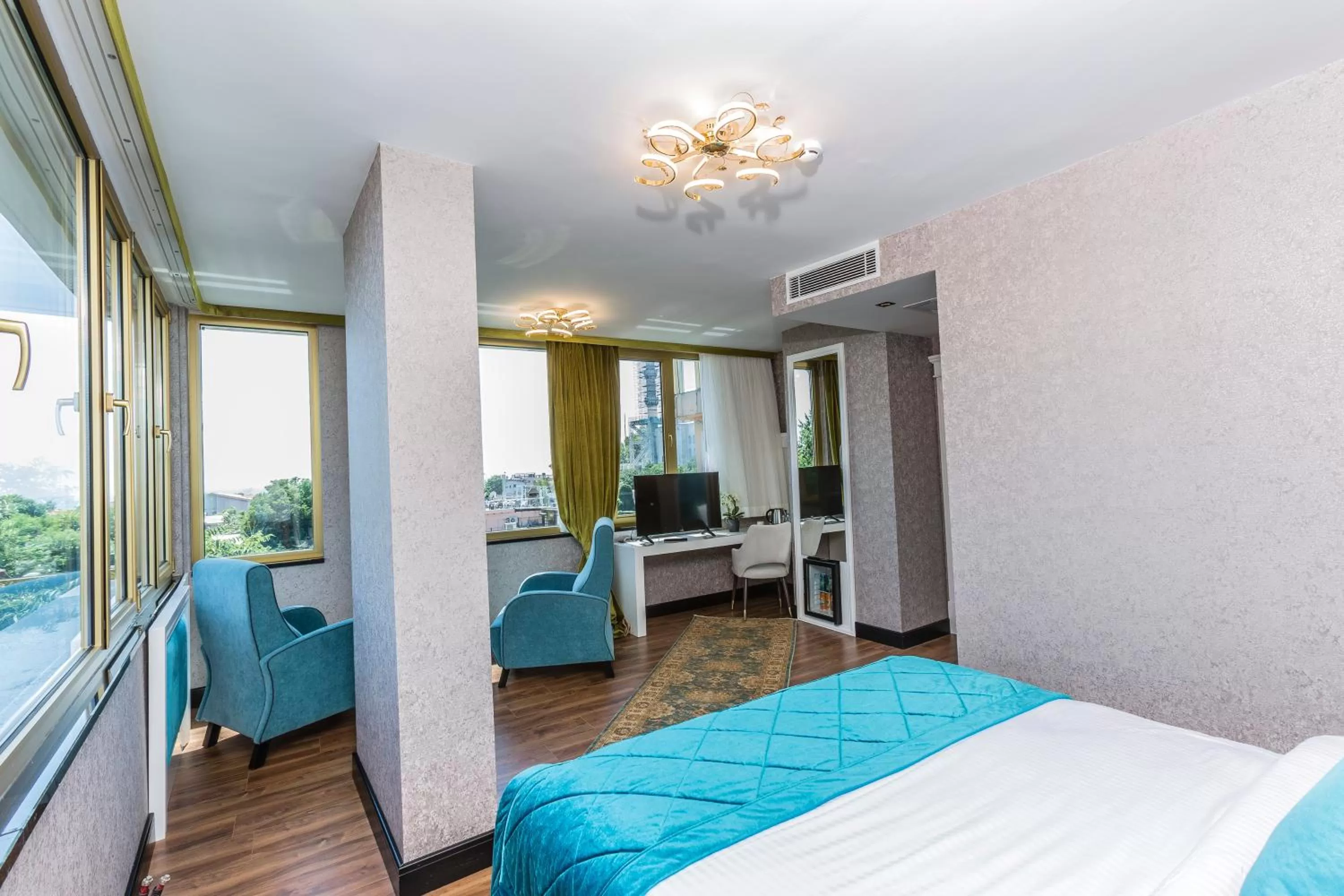 Photo of the whole room, Bed in Eastanbul Suites