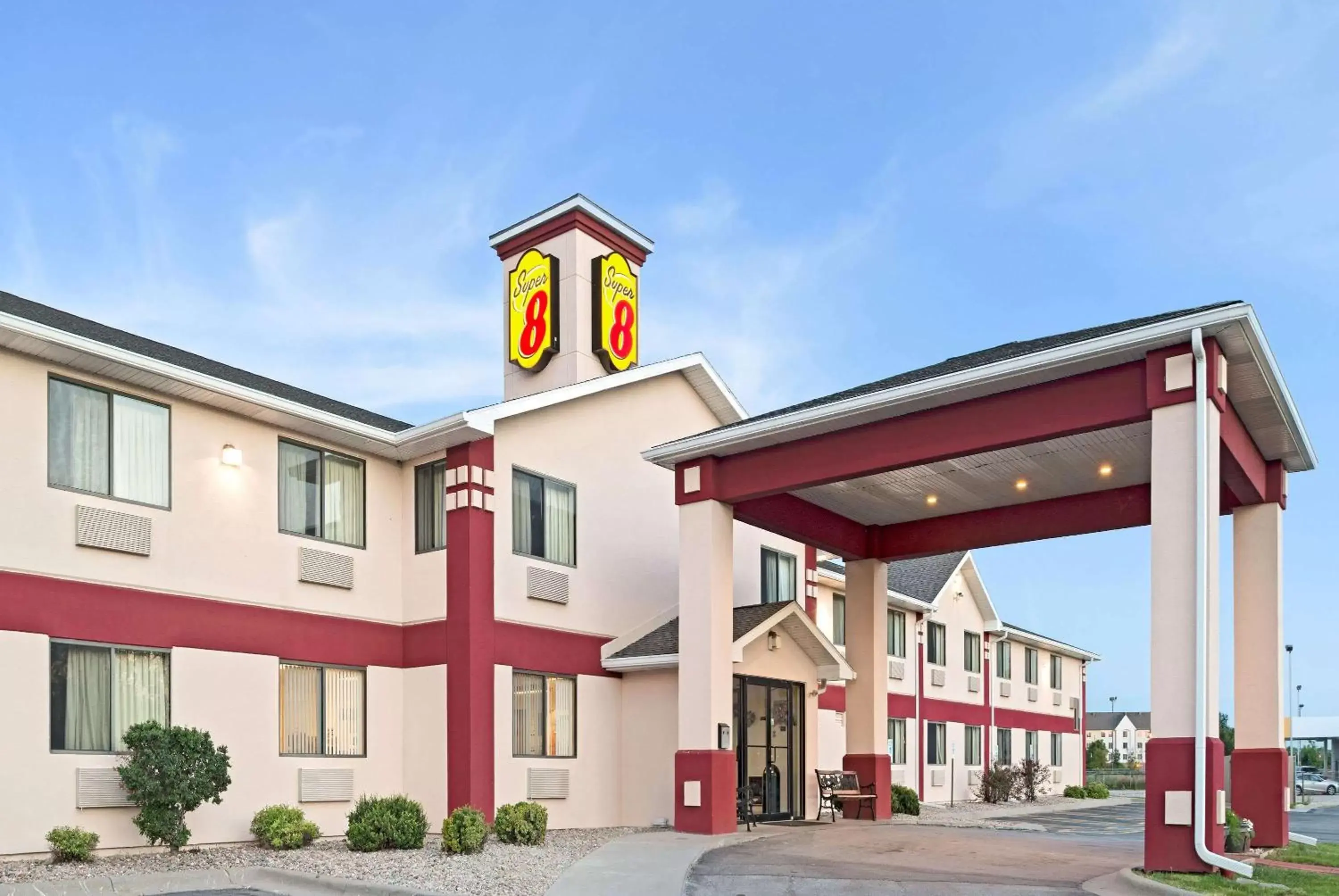 Property Building in Super 8 by Wyndham Omaha Eppley Airport/Carter Lake