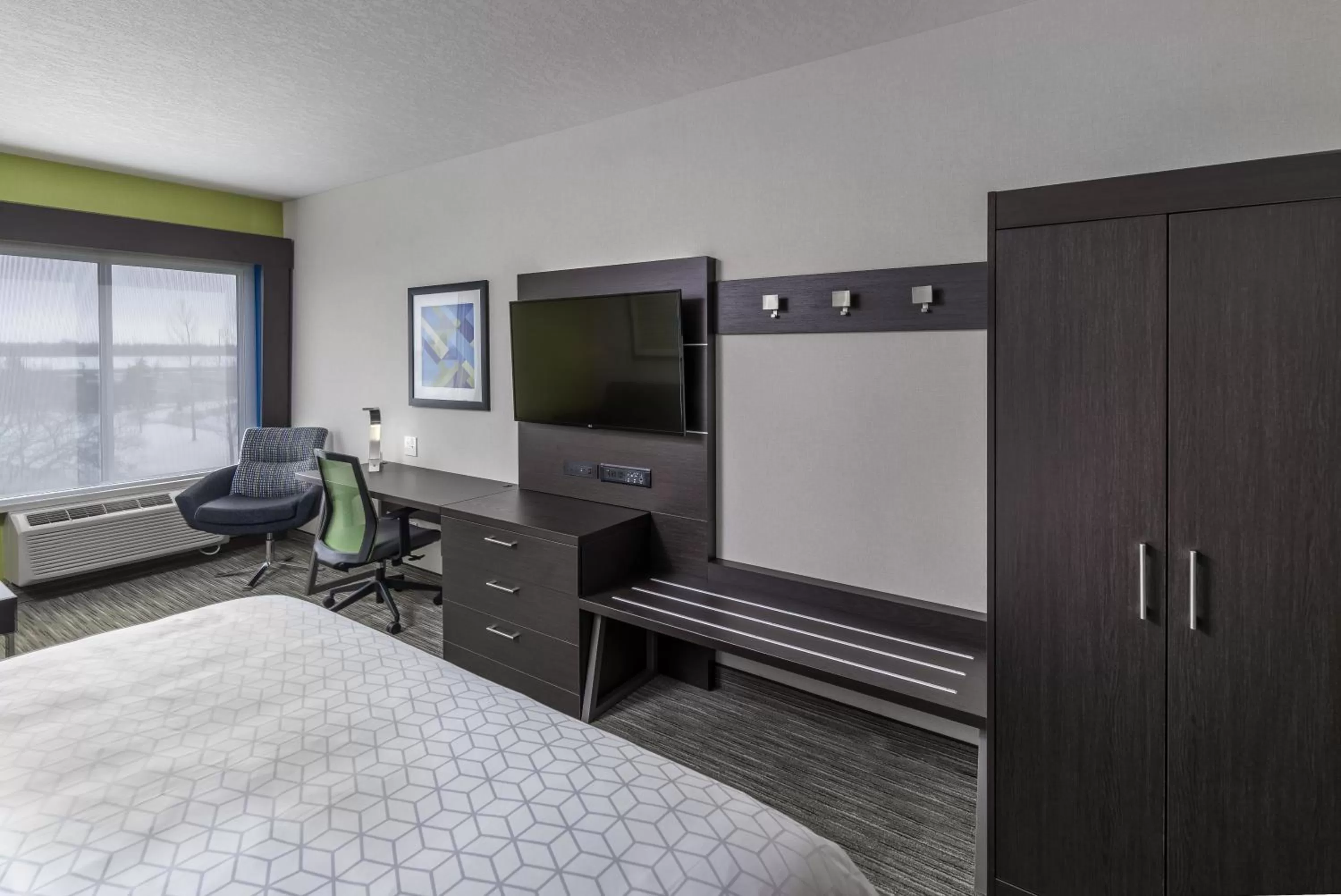 Photo of the whole room, Bed in Holiday Inn Express & Suites - Saskatoon East - University by IHG