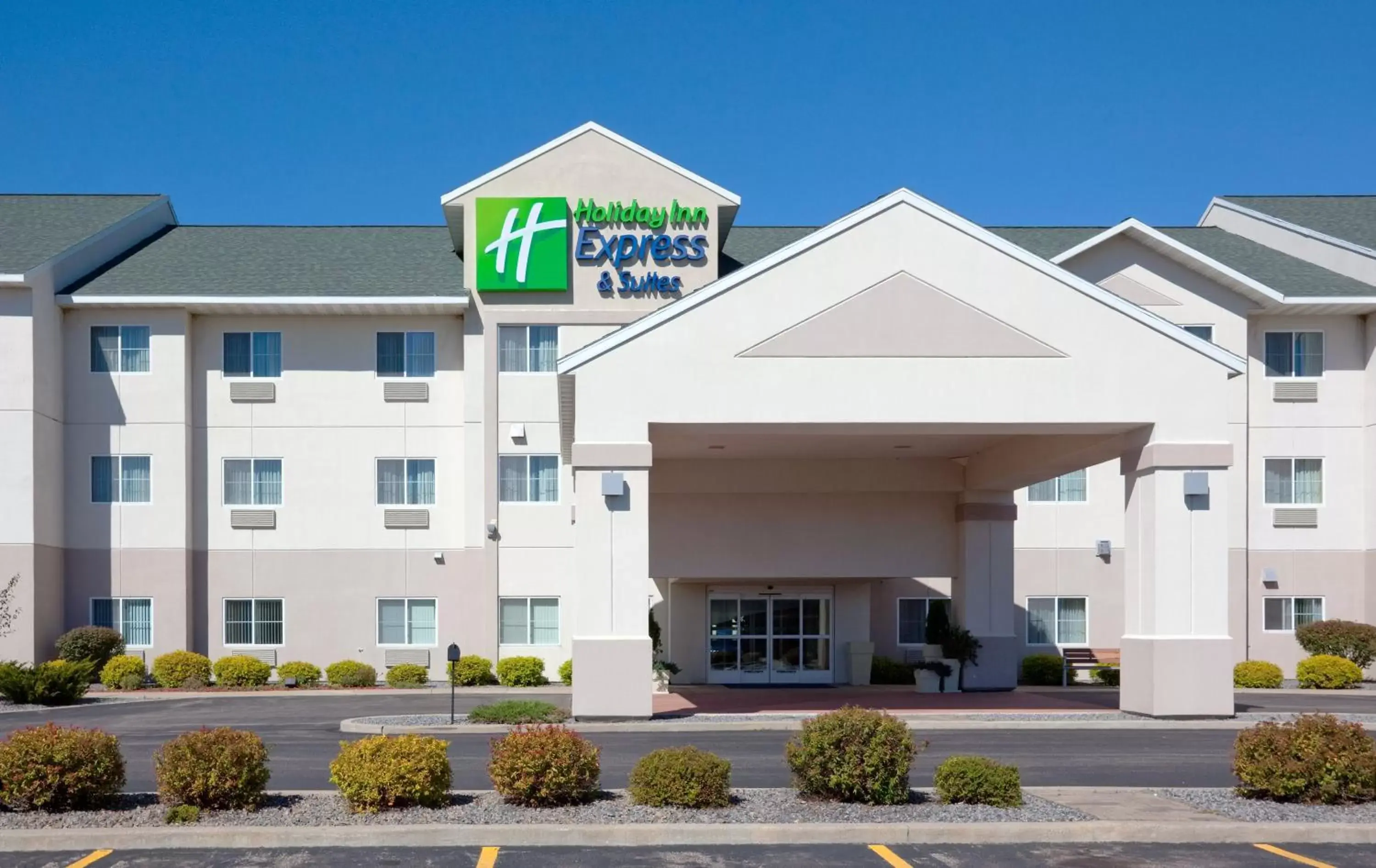 Property Building in Holiday Inn Express Hotel and Suites Stevens Point, an IHG Hotel