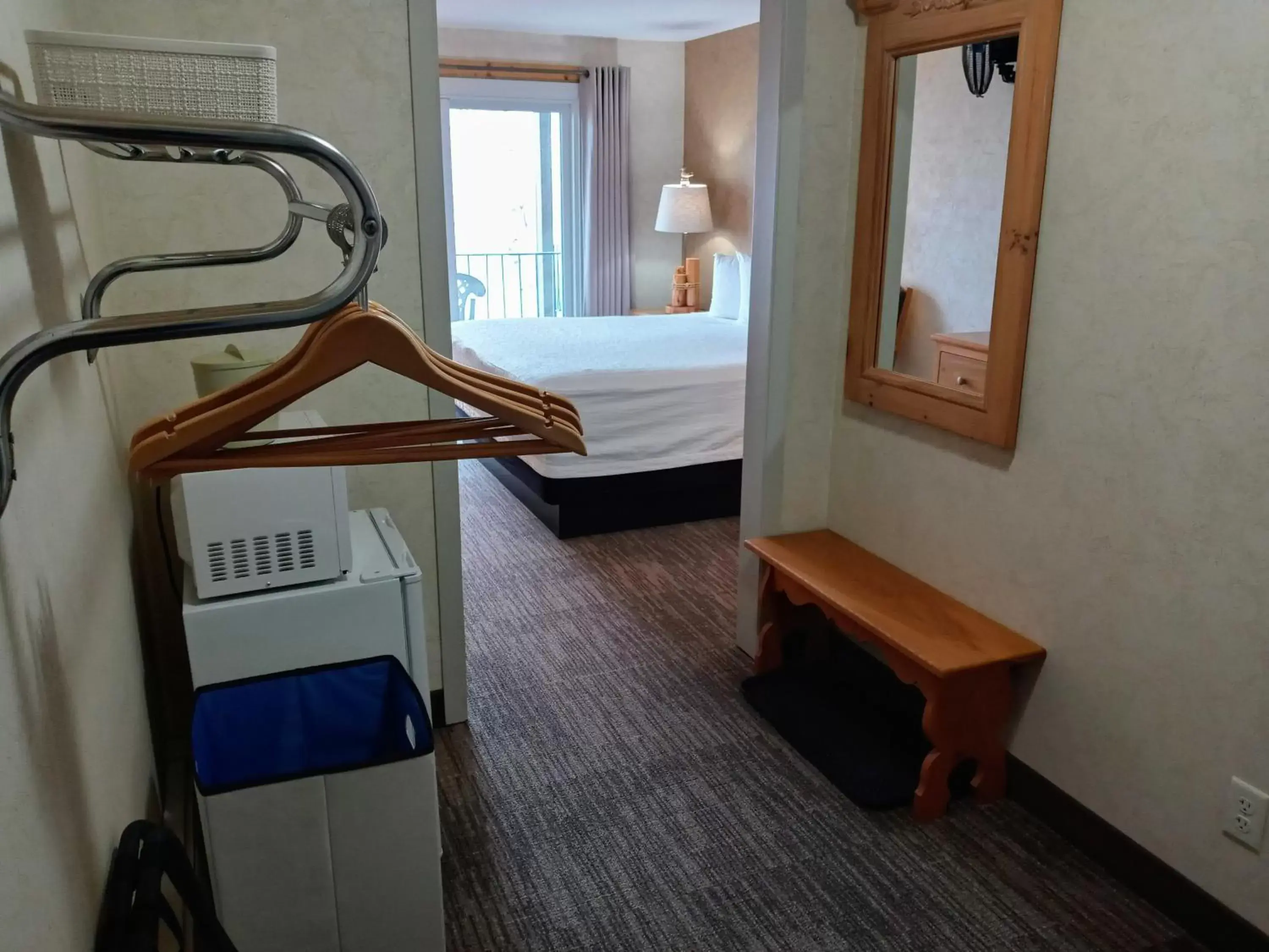 Bedroom in Cliff Dweller on Lake Superior