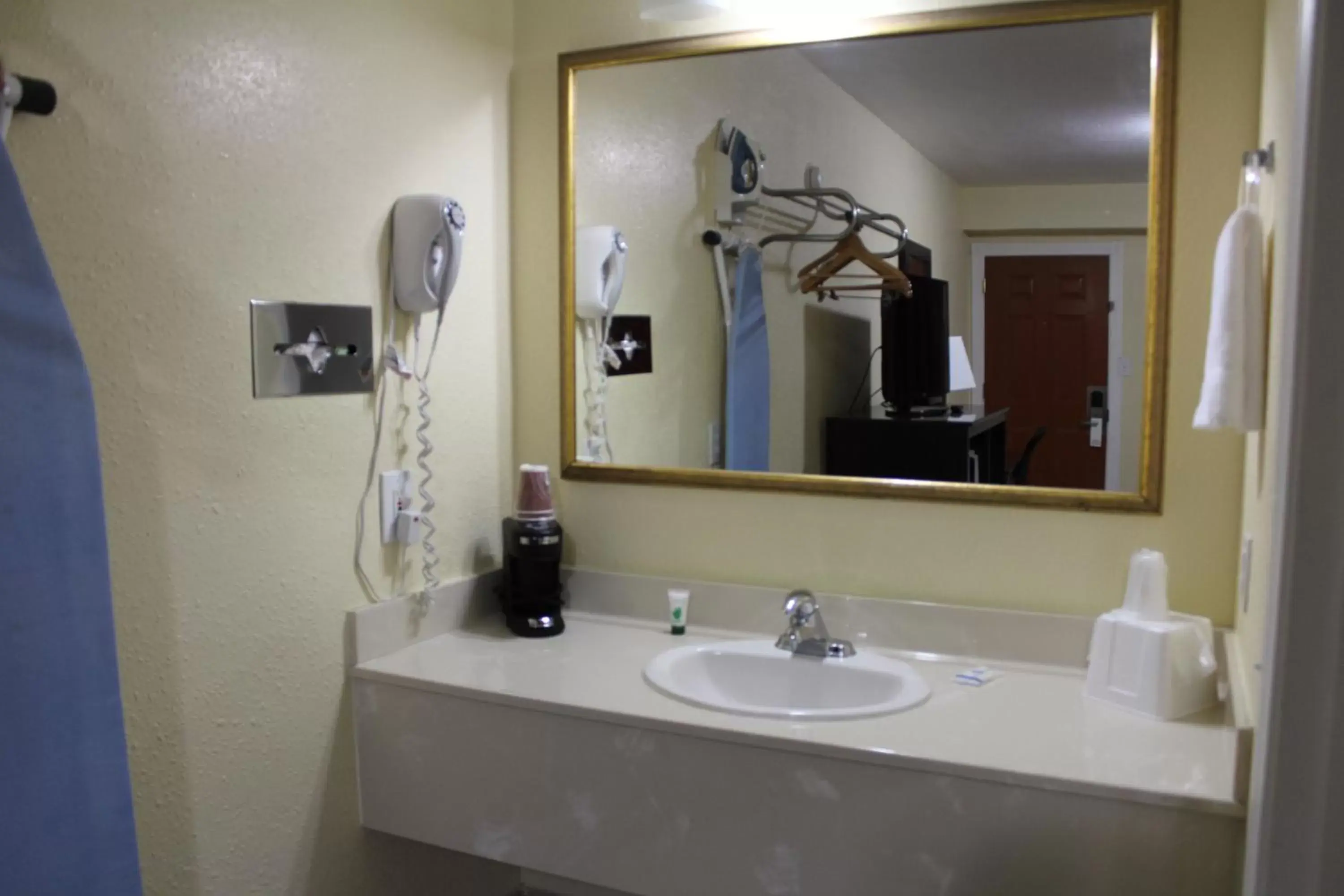 Bathroom in Rodeway Inn Medford