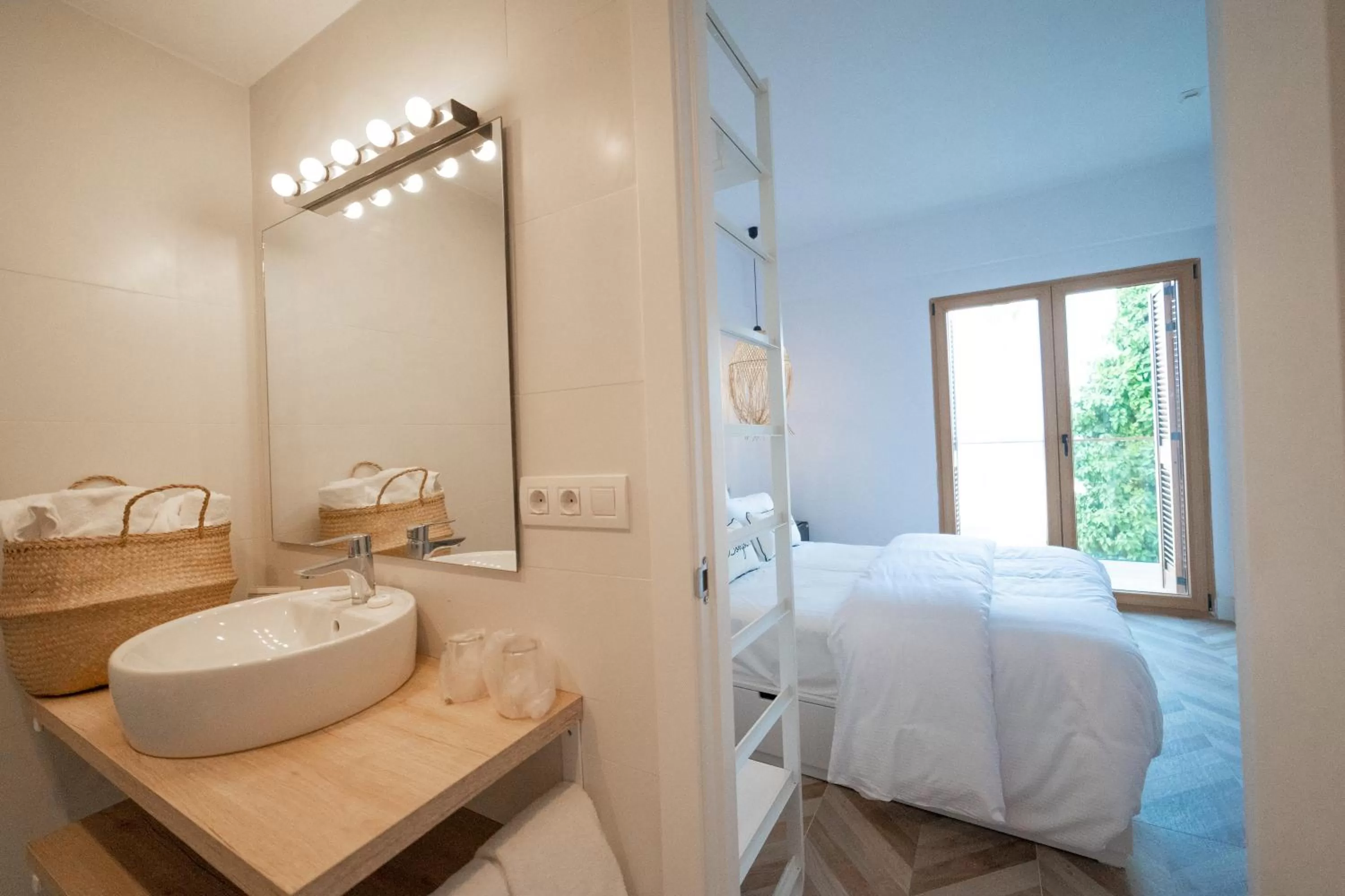 Bathroom, Bed in Duna Hotel Boutique