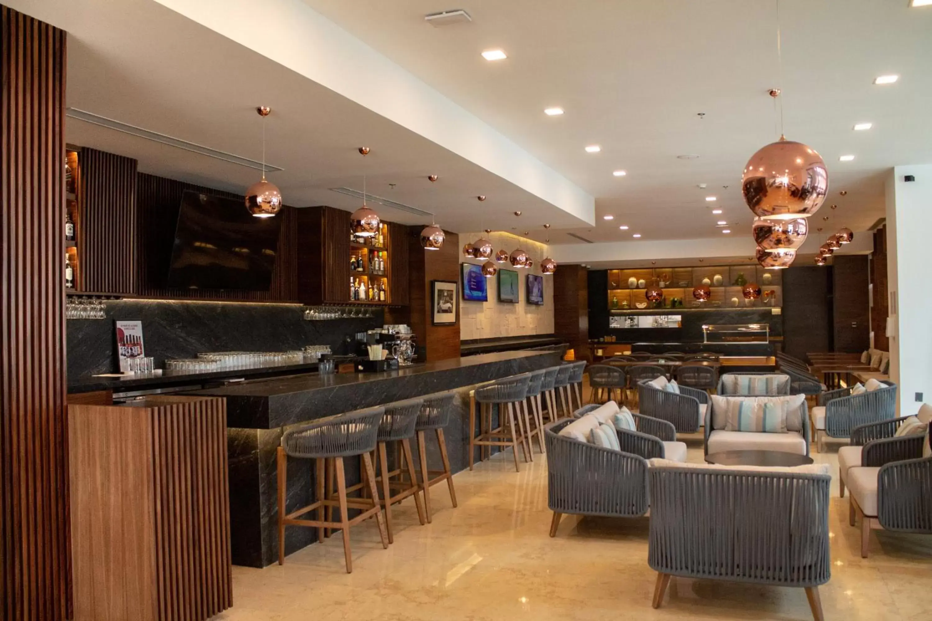 Lounge or bar, Lounge/Bar in Holiday Inn & Suites - Puerto Vallarta Marina & Golf, an IHG Hotel