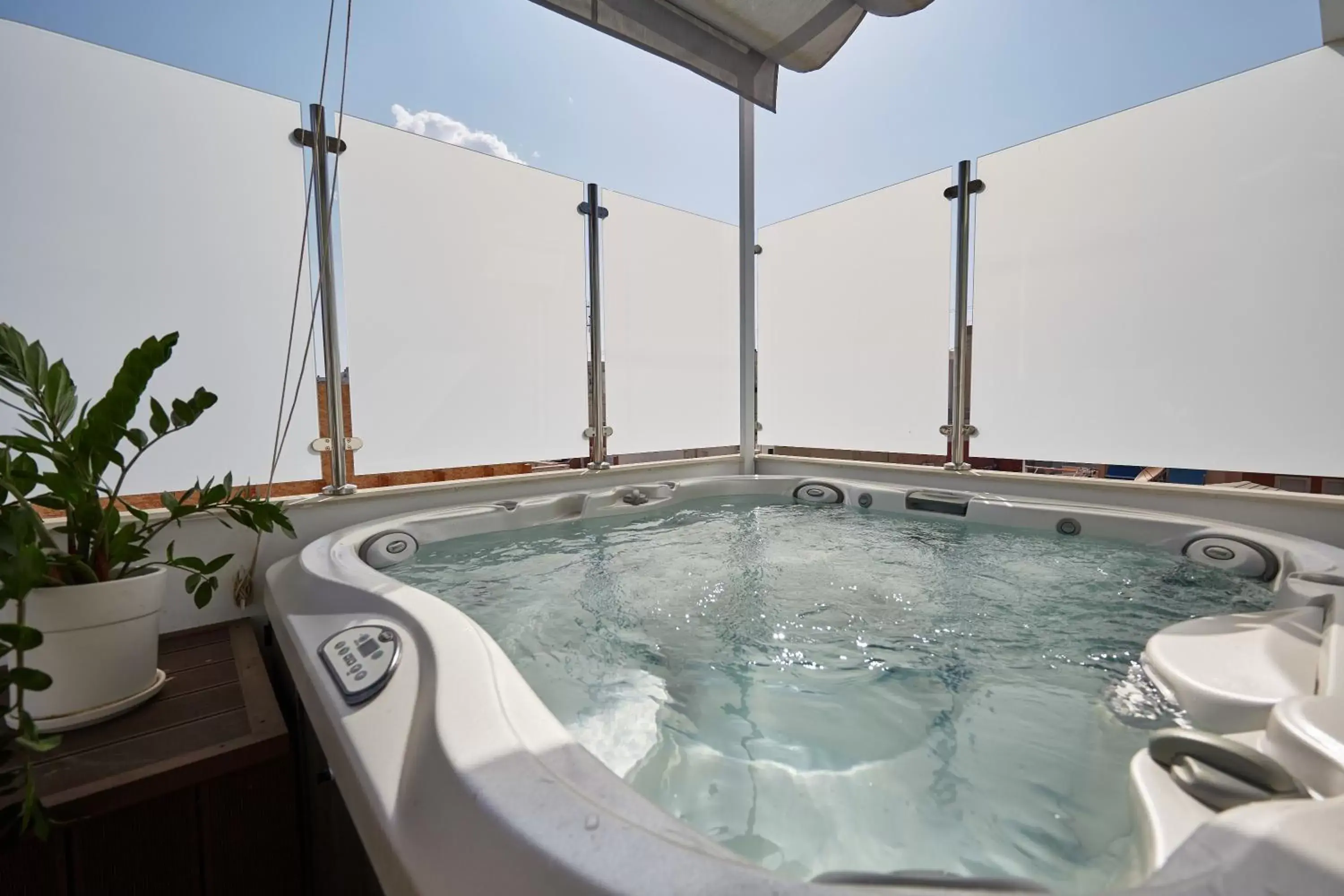 Hot Tub in Apart-hotel Happy Life