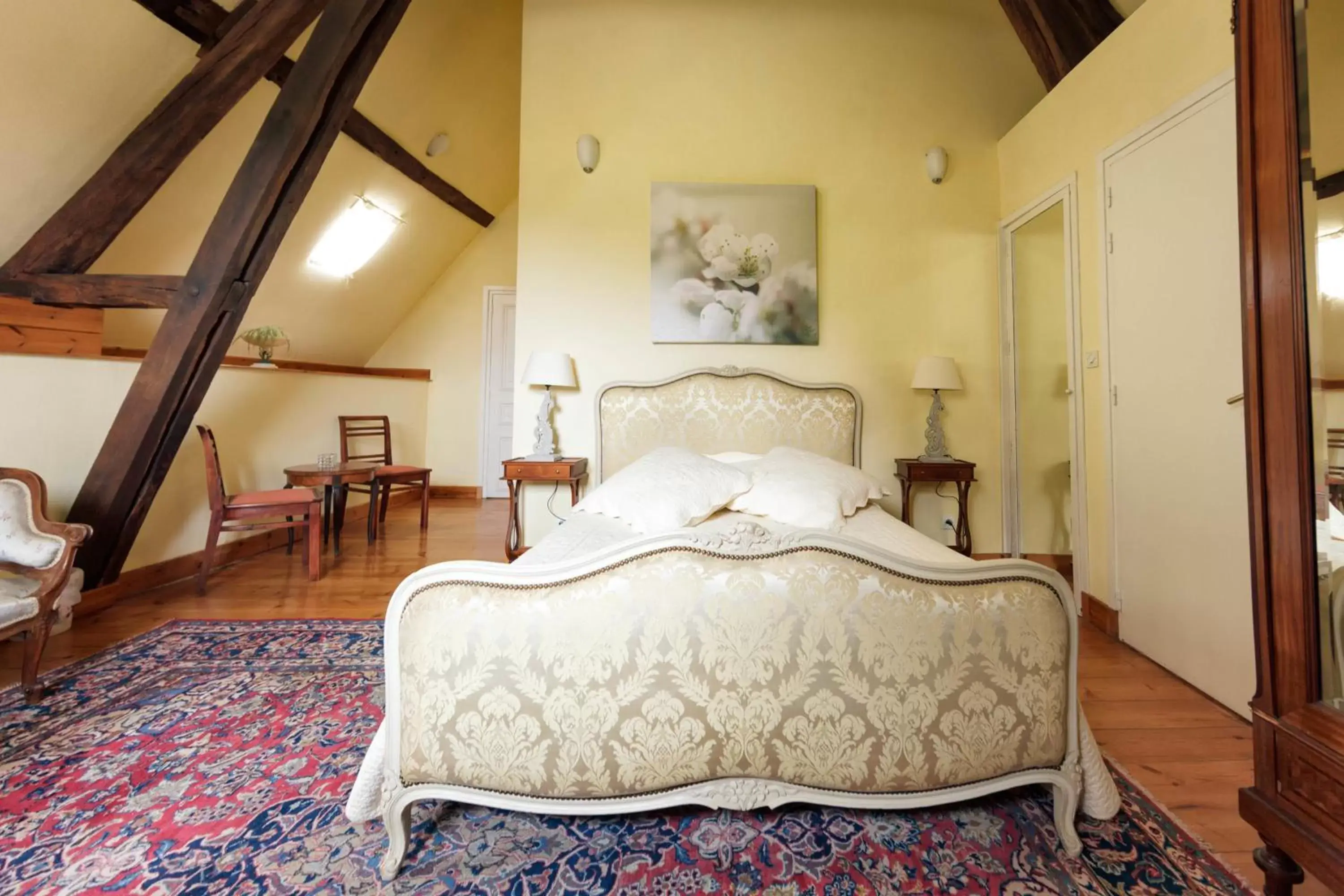 Photo of the whole room, Bed in Château du Jard