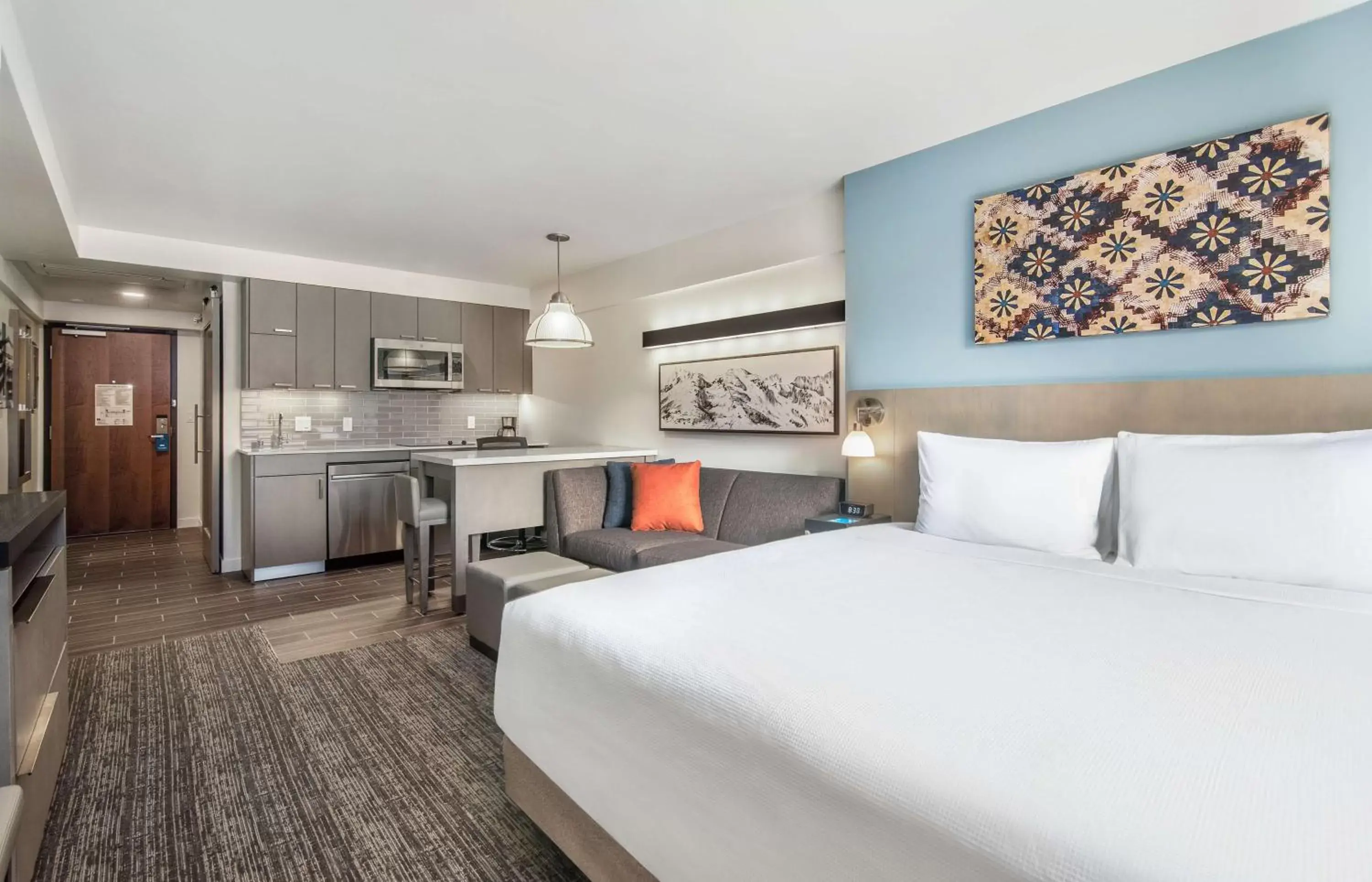 Photo of the whole room, Bed in Hyatt House Sacramento-Midtown