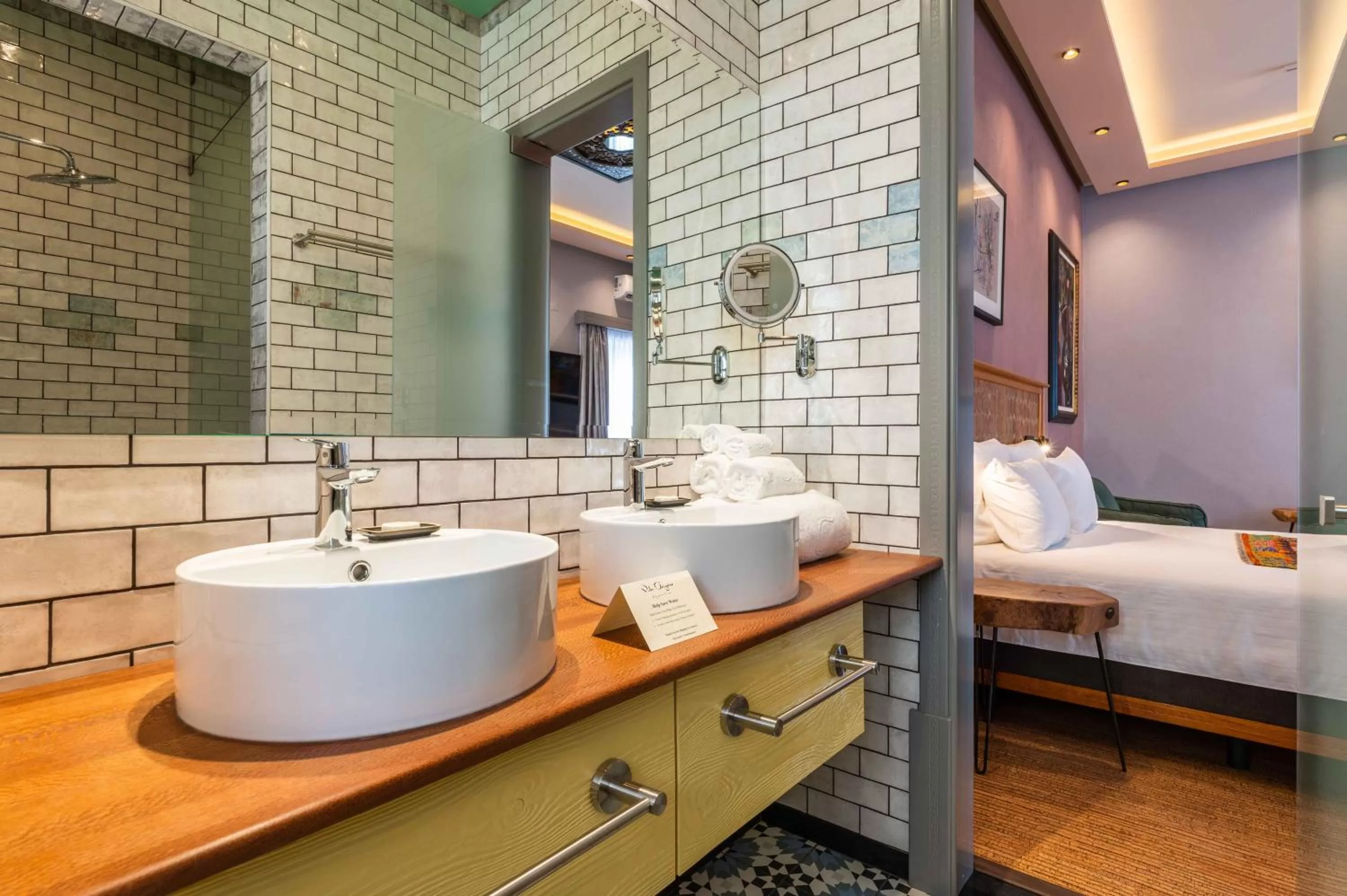 Bathroom, Bed in Vila Origens Boutique Hotel Albufeira – Adults Only