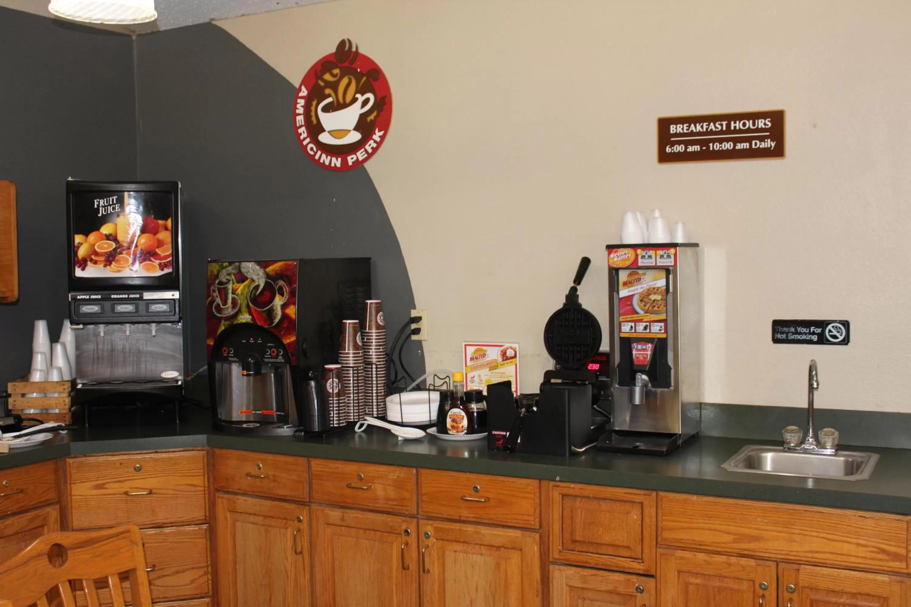 Restaurant/places to eat in AmericInn by Wyndham West Burlington