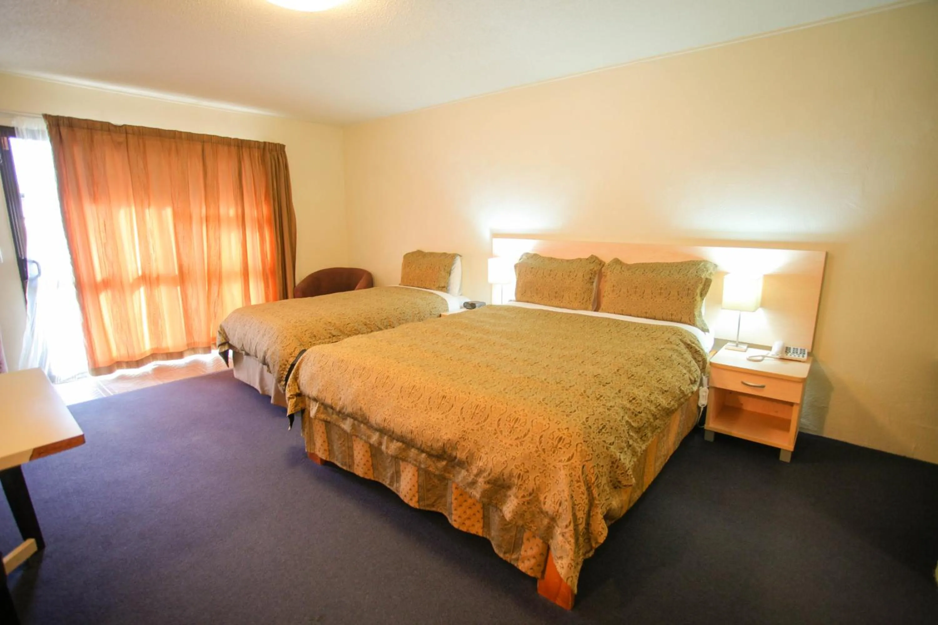 Bed in Abbots Hamilton – Hotel and Conference Centre