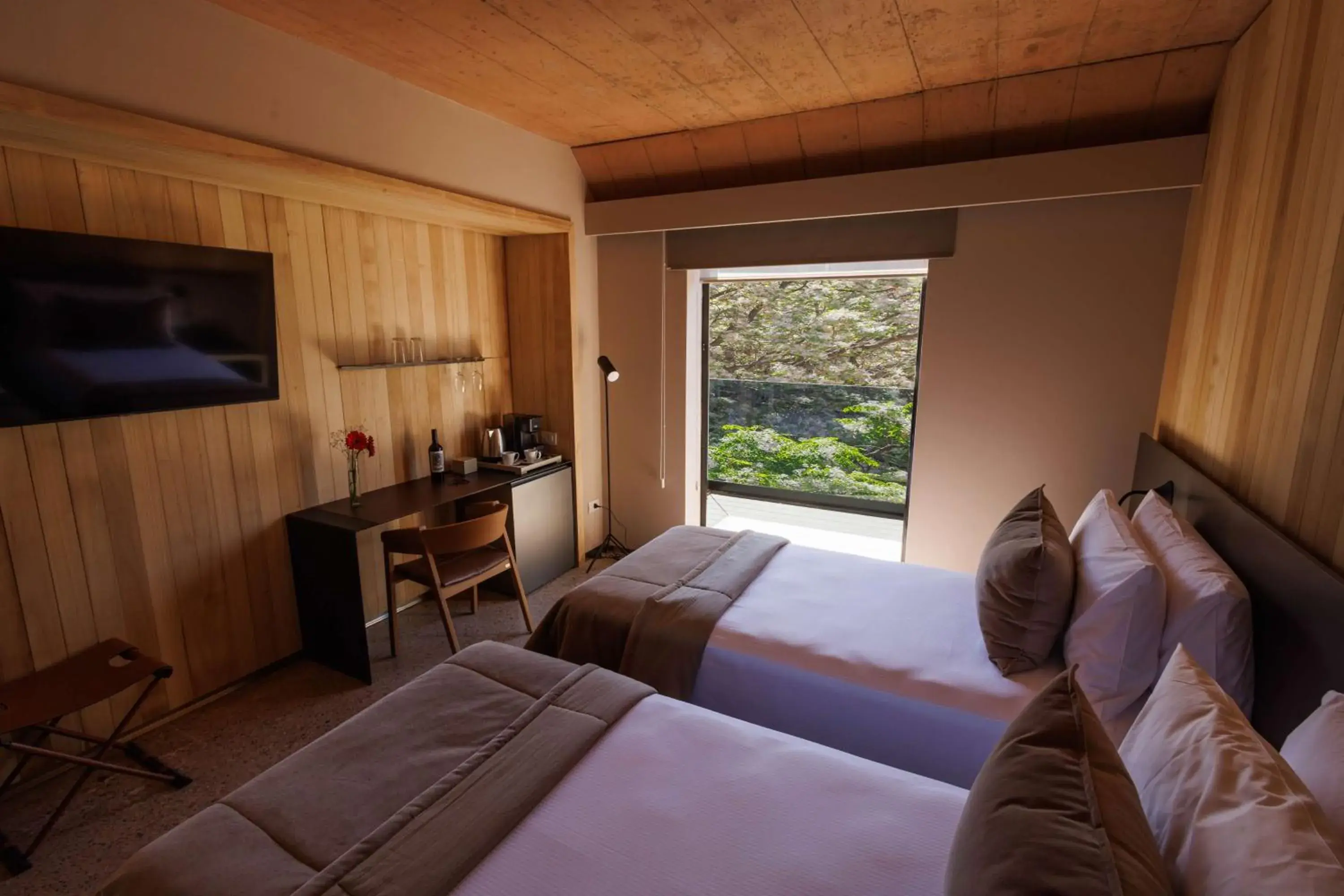 Bedroom, TV/Entertainment Center in Hualta Hotel Mendoza, Curio Collection by Hilton