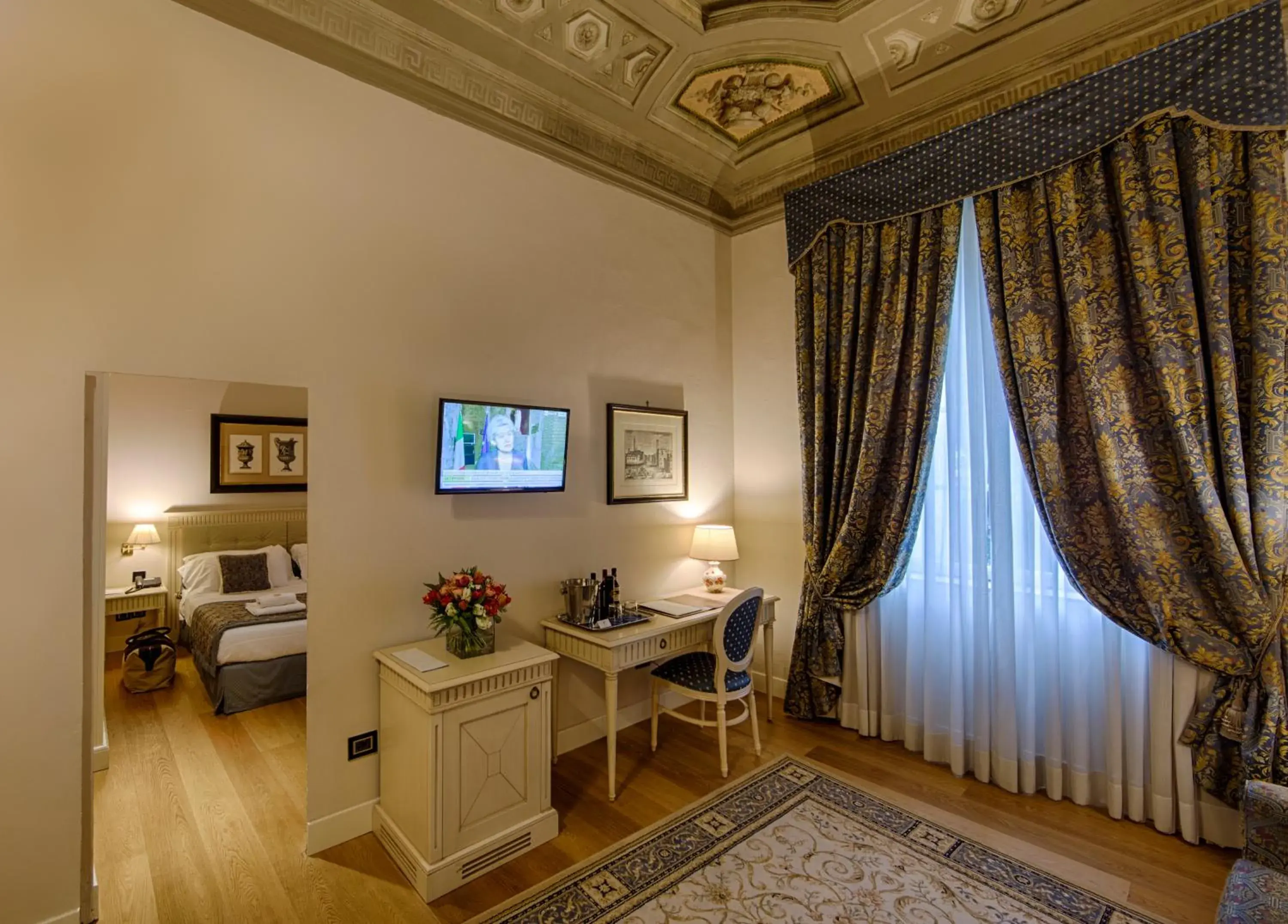 Living room, TV/Entertainment Center in Palazzo Guicciardini