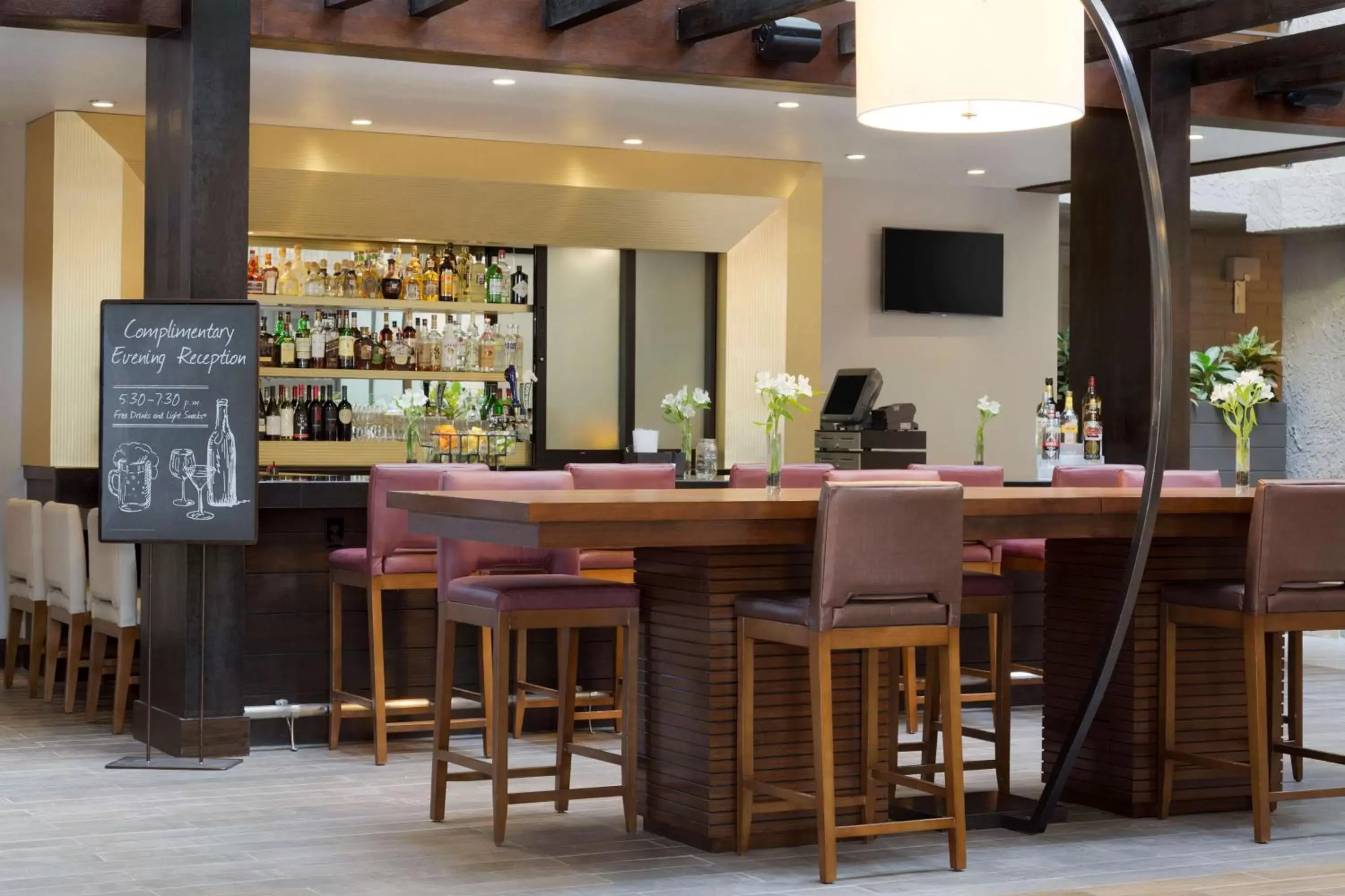 Lounge or bar in Embassy Suites by Hilton El Paso