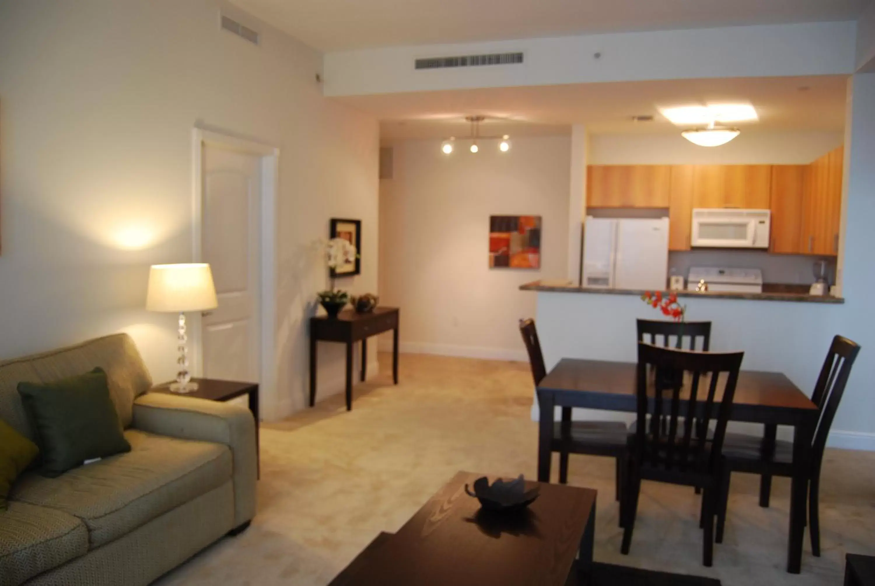 Dining Area in Dadeland Towers by Miami Vacations