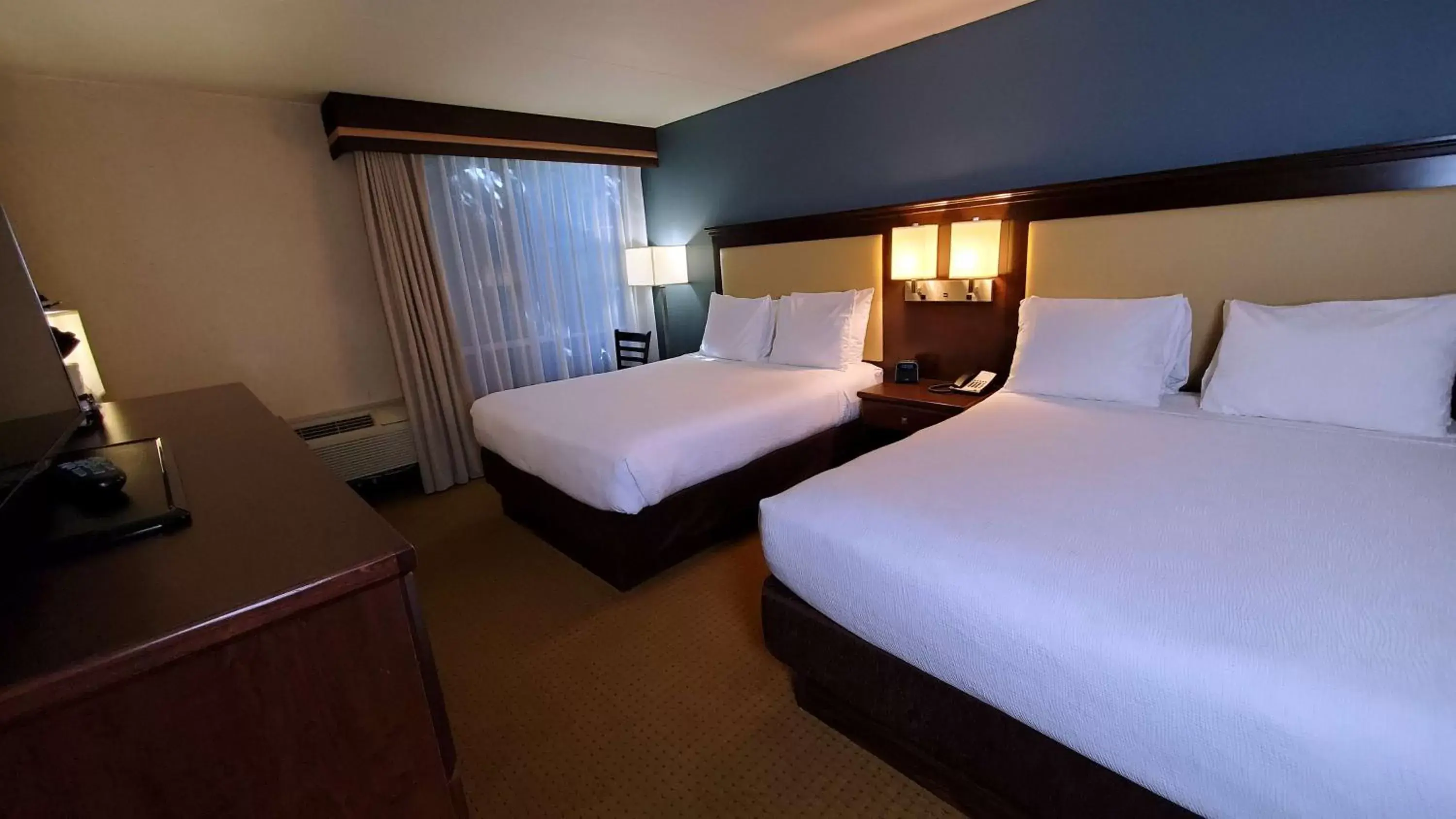 Photo of the whole room, Bed in Best Western Plus Coeur d'Alene Inn