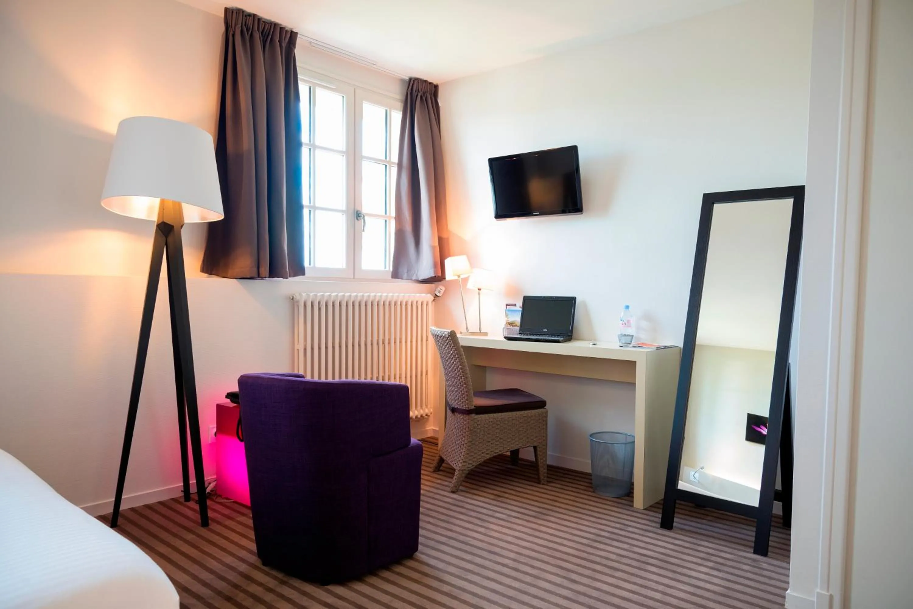 Photo of the whole room, Bed in Le Germinal