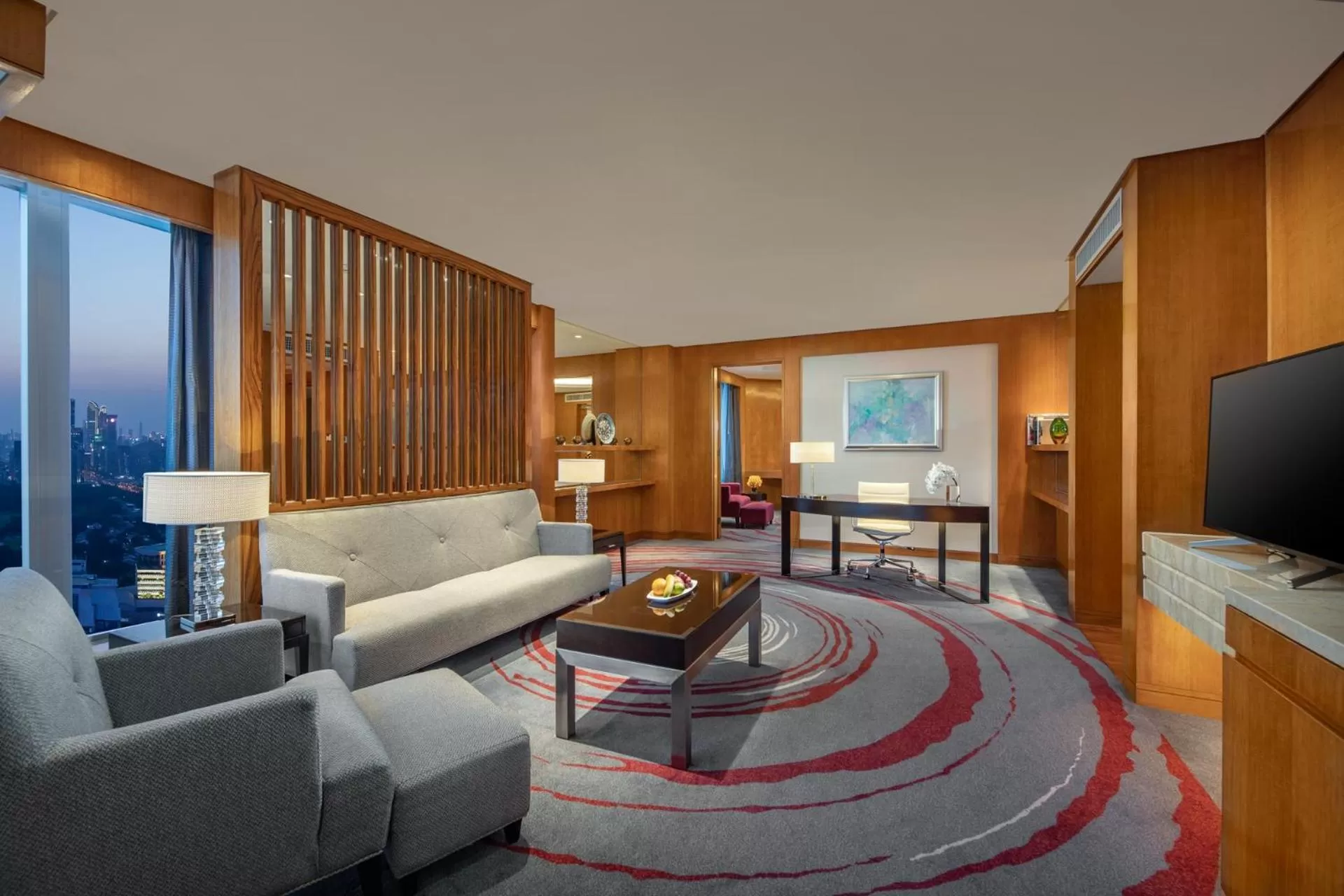 Living room in Crowne Plaza Shenzhen Futian, Near to Shenzhen Convention&Exhibition Centre, Shenzhen Stock Exchange and Shenzhen Civic Center, Outdoor Heated Pool