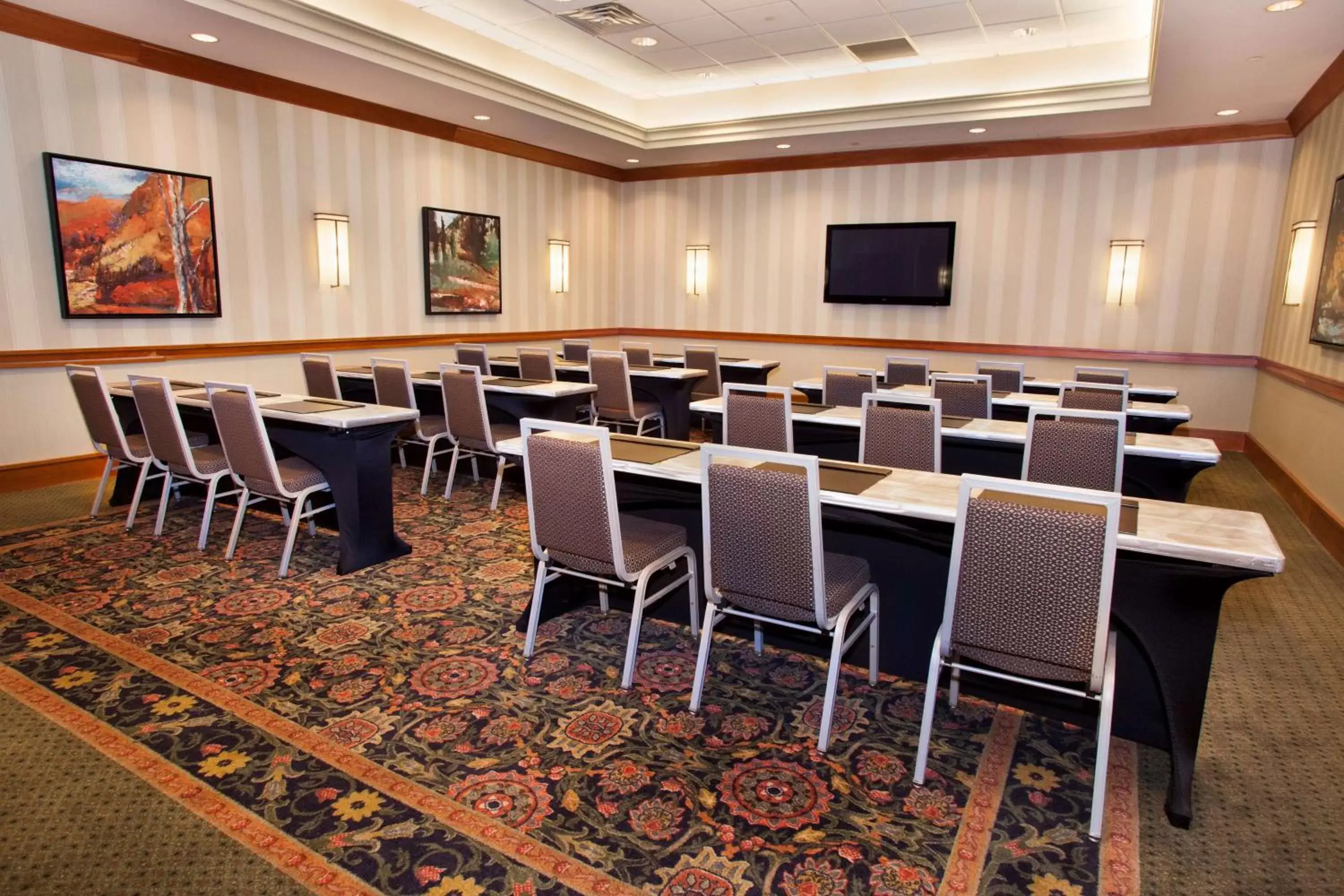 Meeting/conference room in Hilton Suites Chicago/Oakbrook Terrace