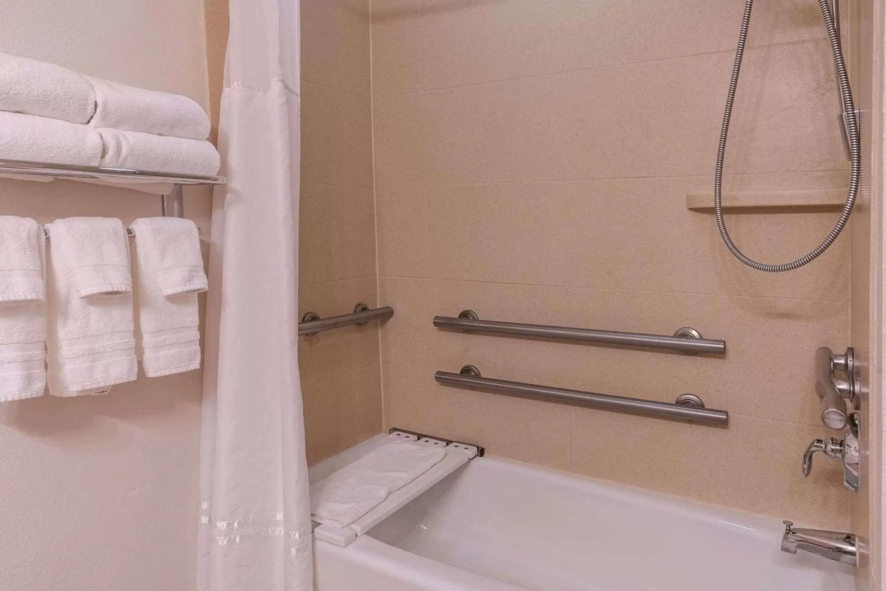 Bathroom in Gold Miners Inn, Ascend Hotel Collection