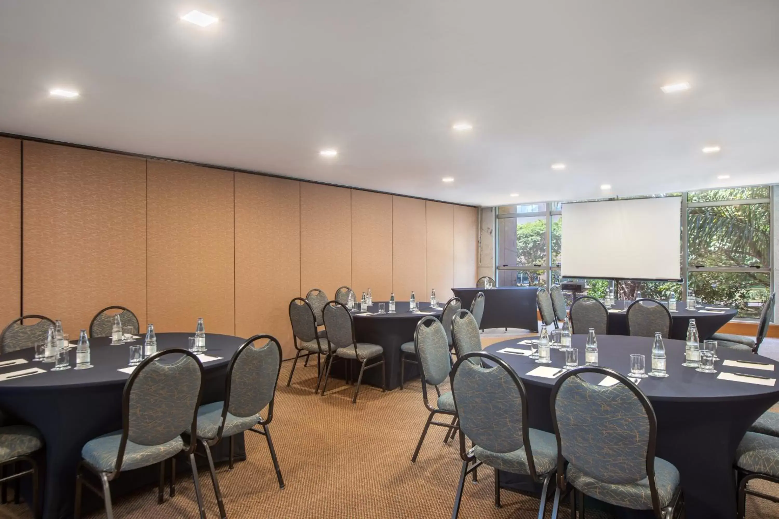 Meeting/conference room in Brasil 21 Suites Affiliated by Meliá