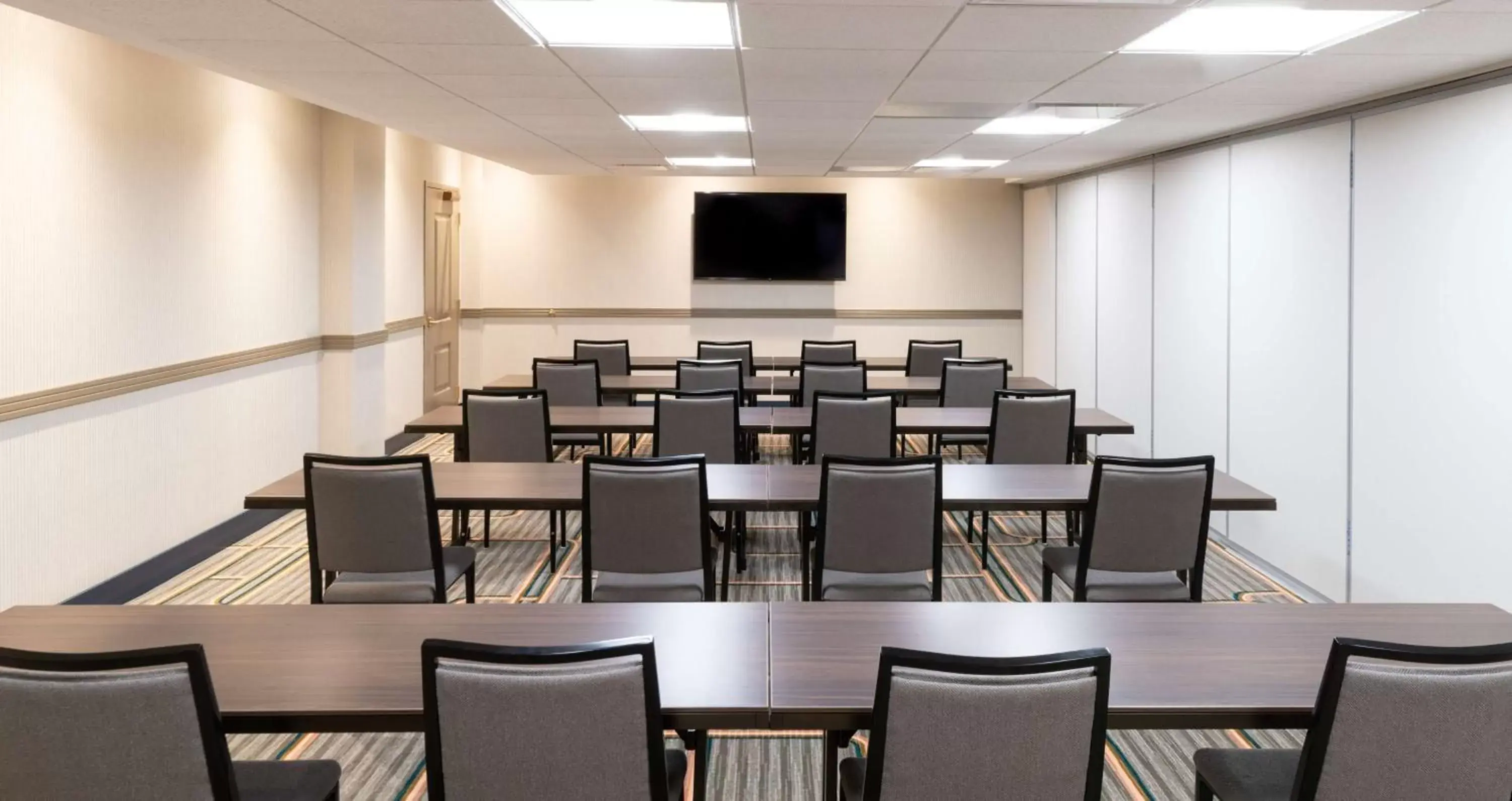 Meeting/conference room in Hilton Garden Inn Flint Downtown