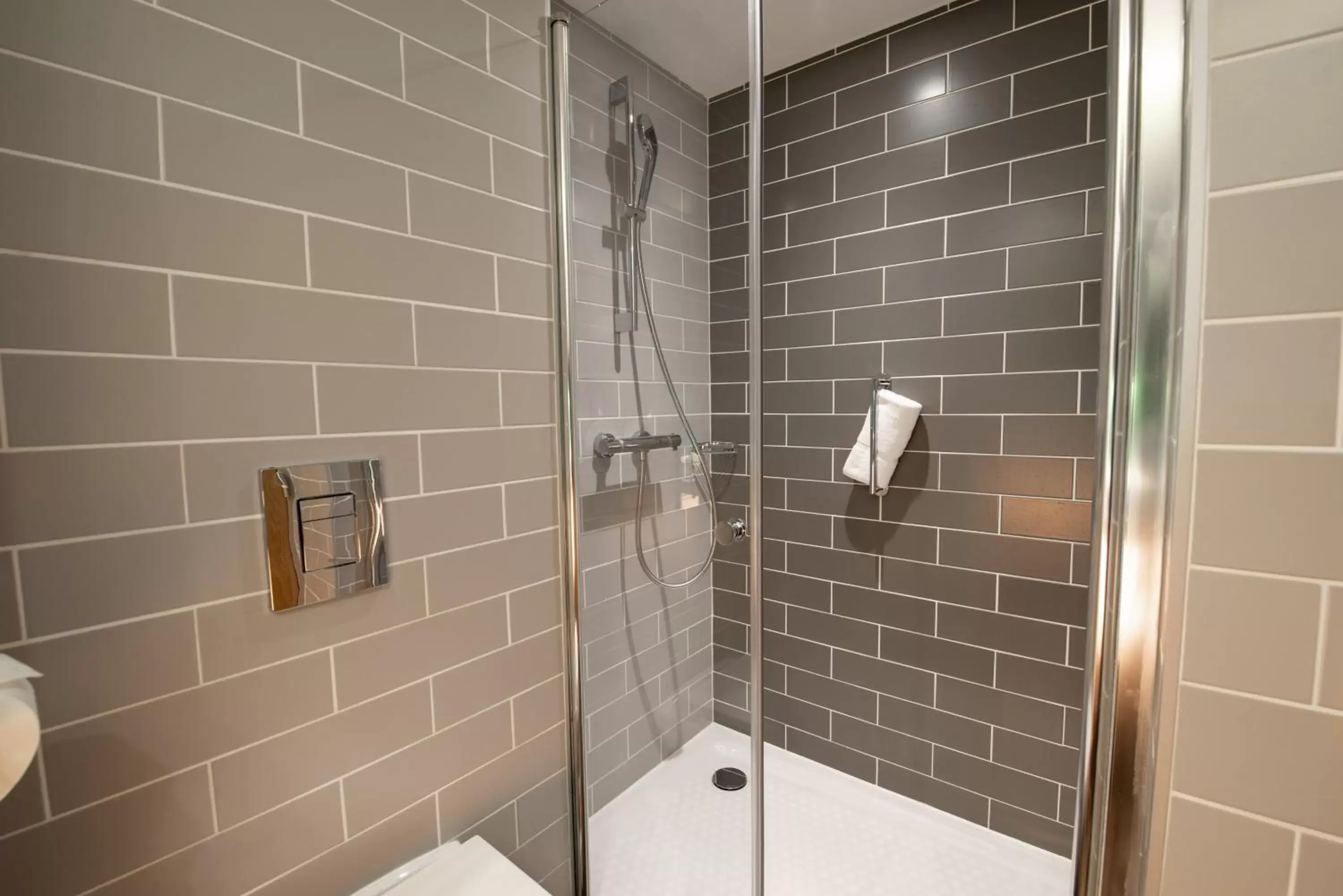 Bathroom in Holiday Inn Express - Arcachon - La Teste by IHG Bathroom in Holiday Inn Express - Arcachon - La Teste by IHG