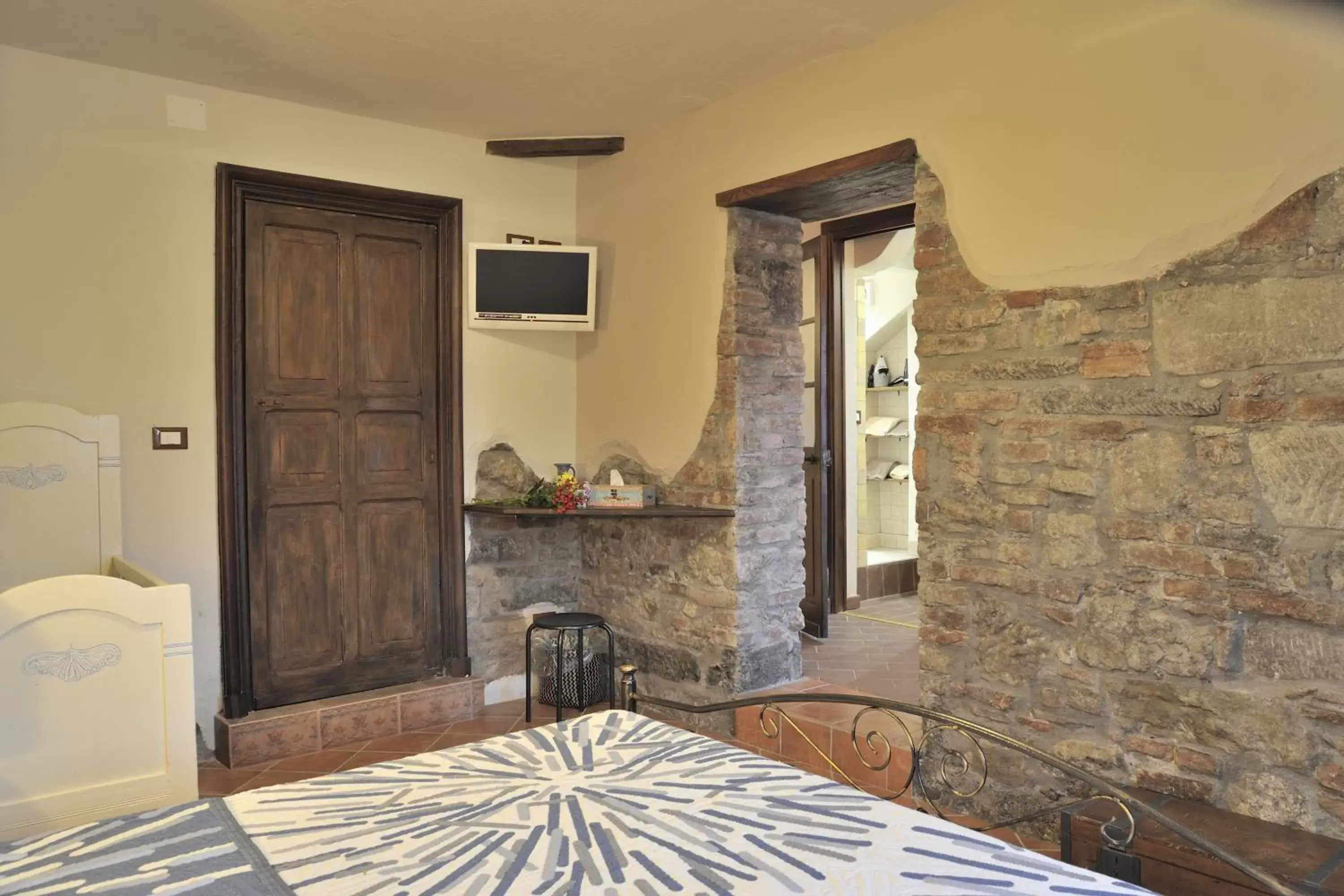 Photo of the whole room in B&B Borgo Cortese