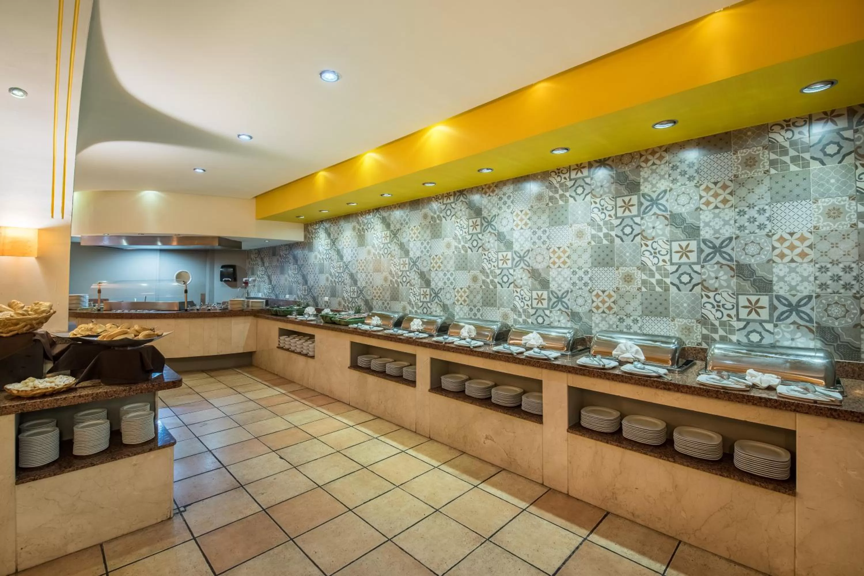 Restaurant/places to eat in Holiday Inn Guadalajara Expo Plaza del Sol by IHG