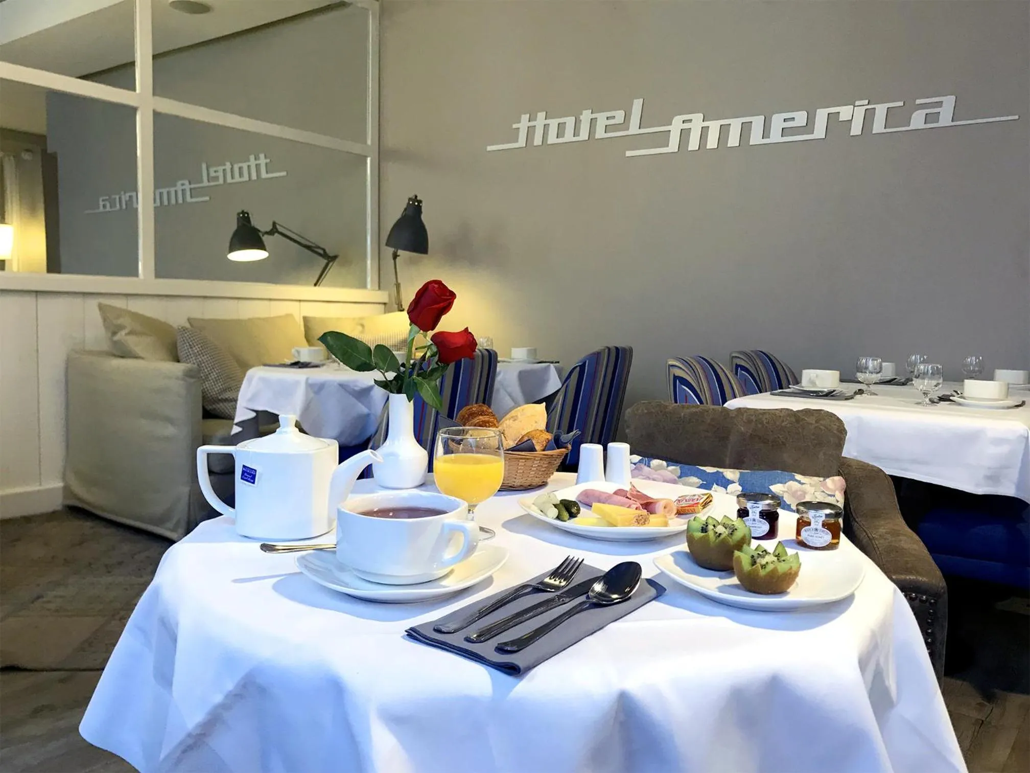 Breakfast in Hotel America