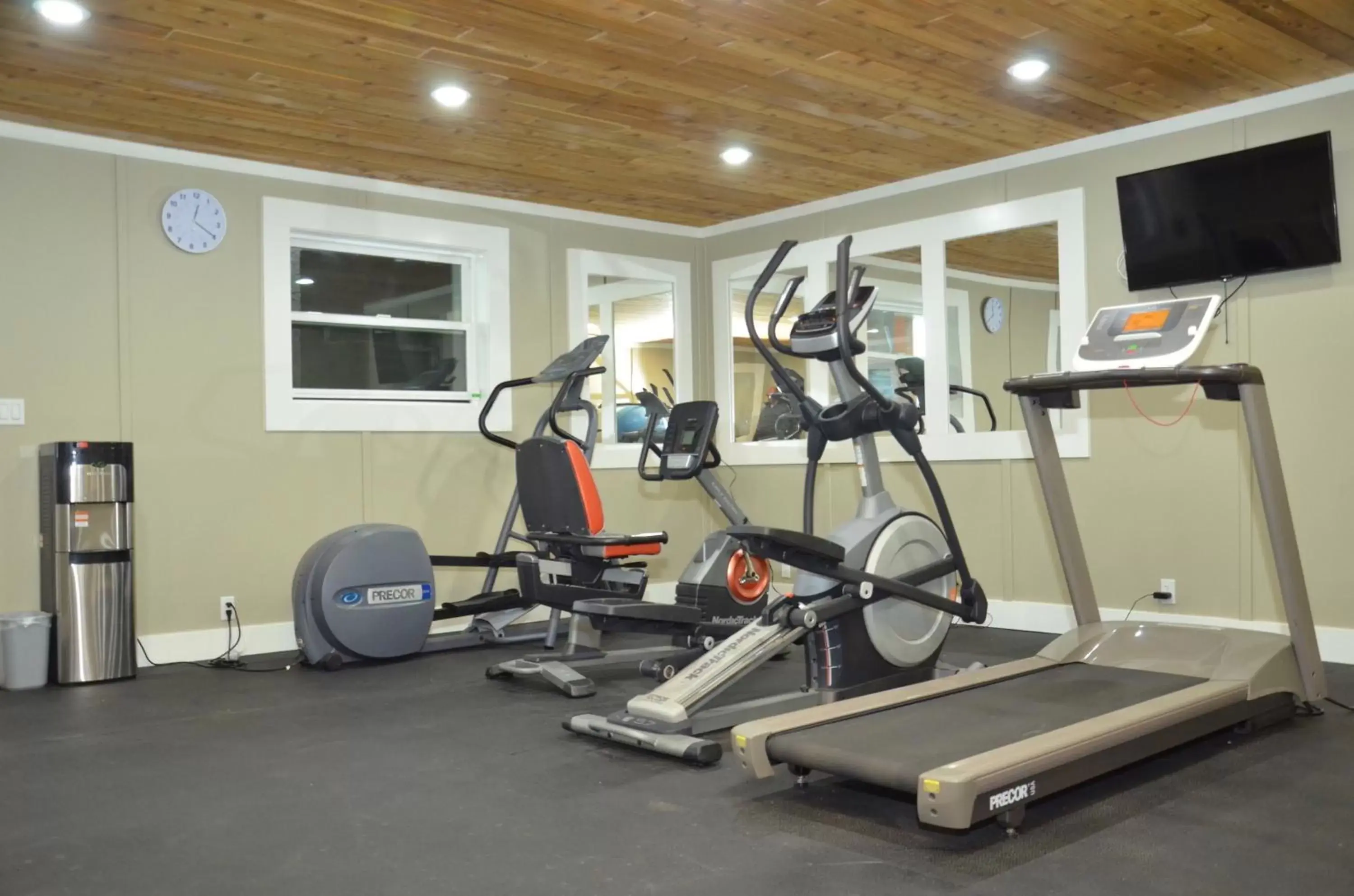 Fitness centre/facilities, Fitness Center/Facilities in Days Inn by Wyndham Golden