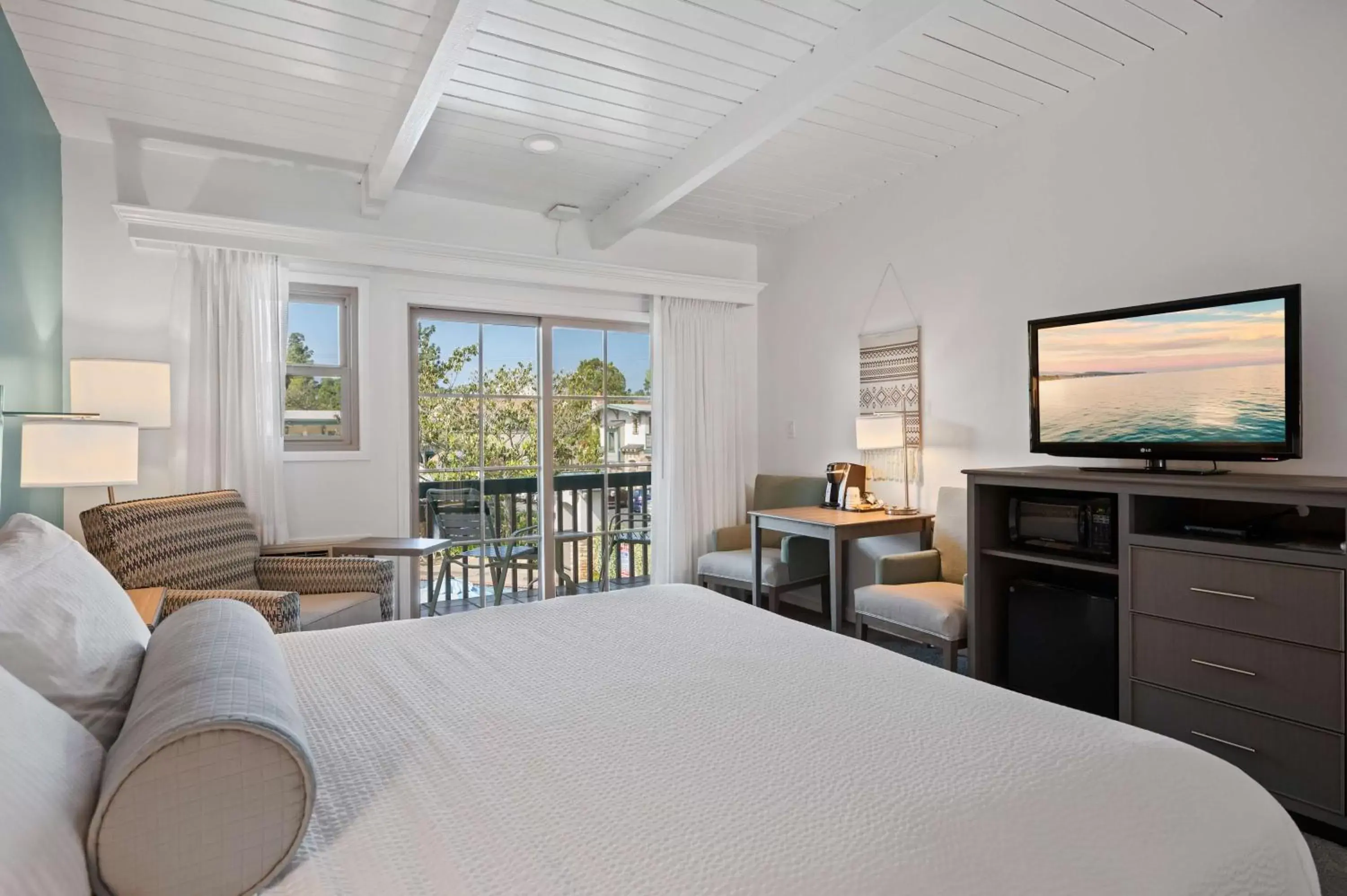 Bed in Best Western Plus Santa Barbara