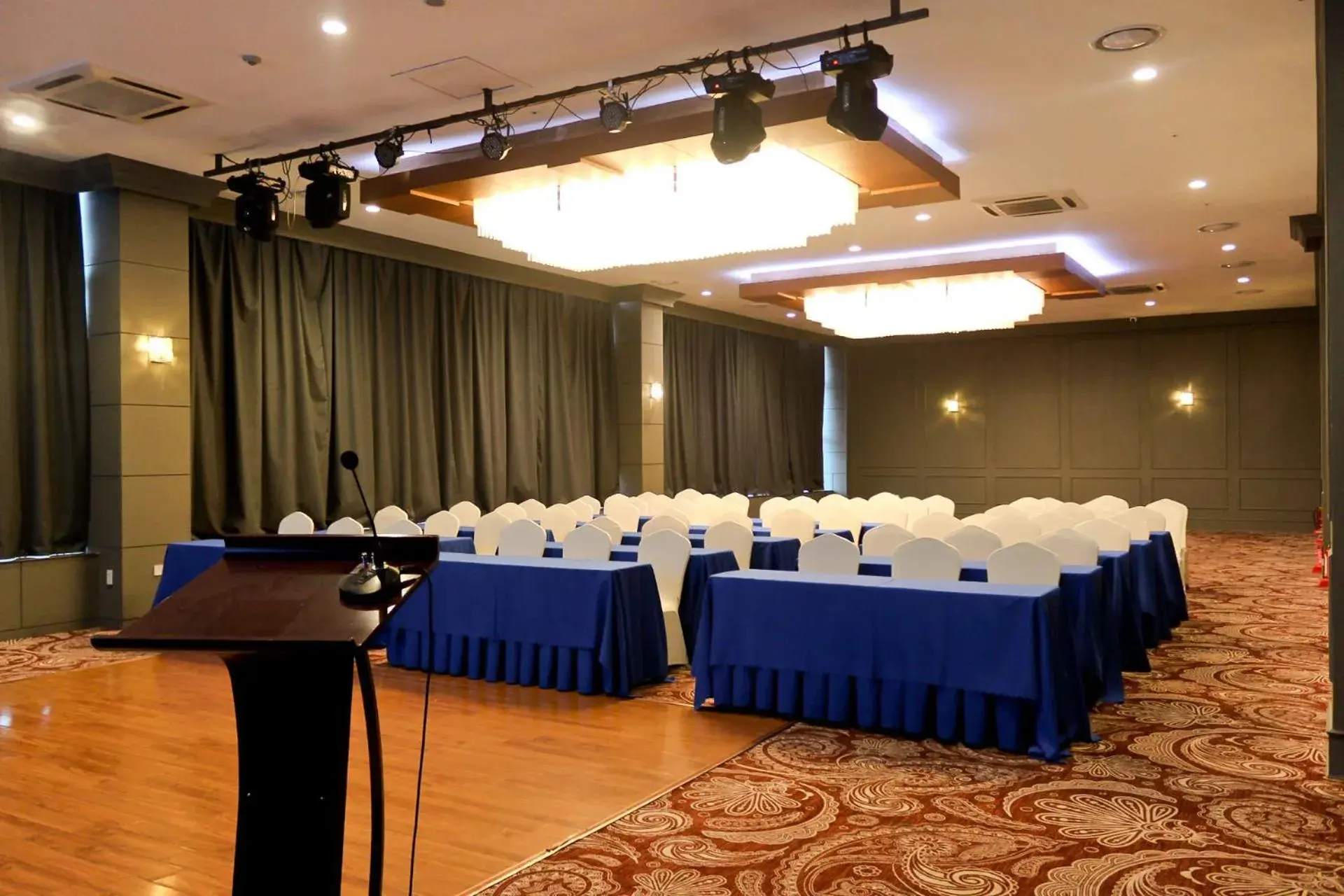 Business facilities in The Blue Sky Hotel and Tower