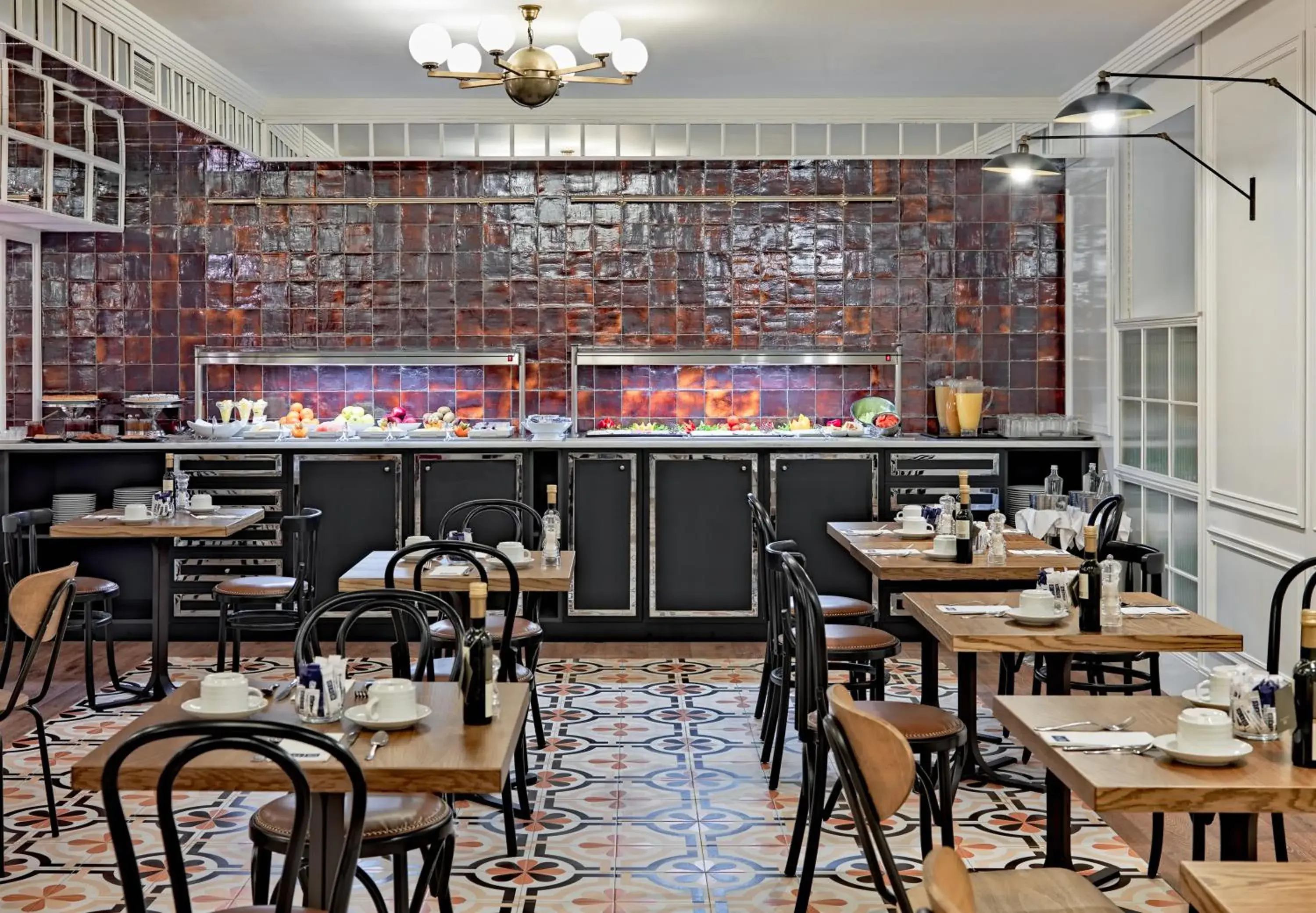 Restaurant/Places to Eat in Boutique Hotel H10 Villa de la Reina