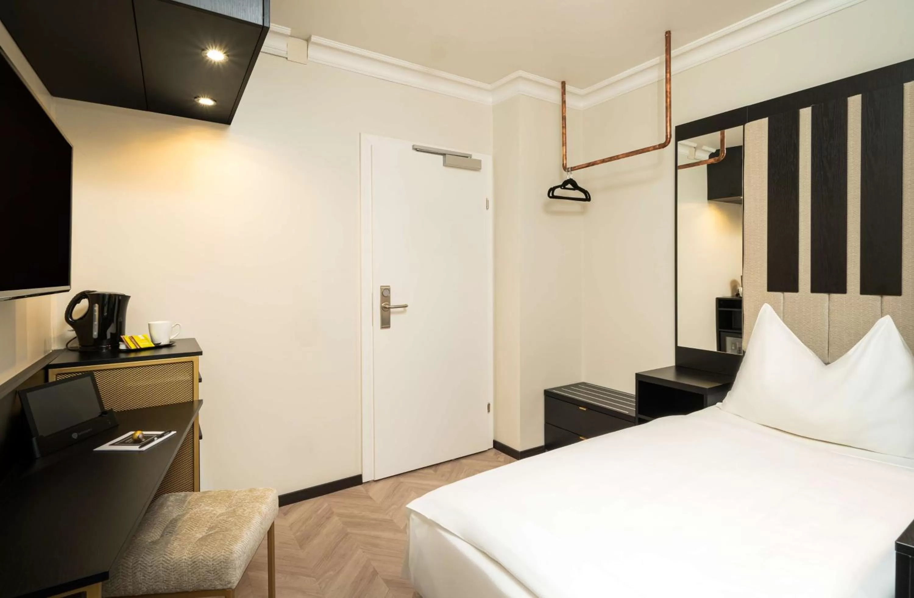 Bedroom, Bed in elaya hotel vienna city center