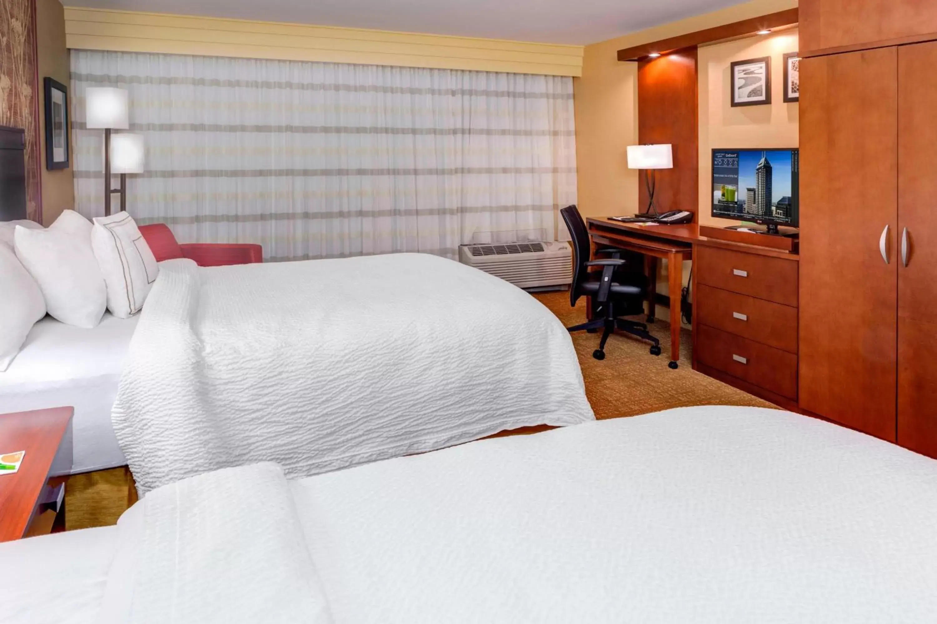Photo of the whole room, Bed in Courtyard by Marriott Indianapolis Noblesville