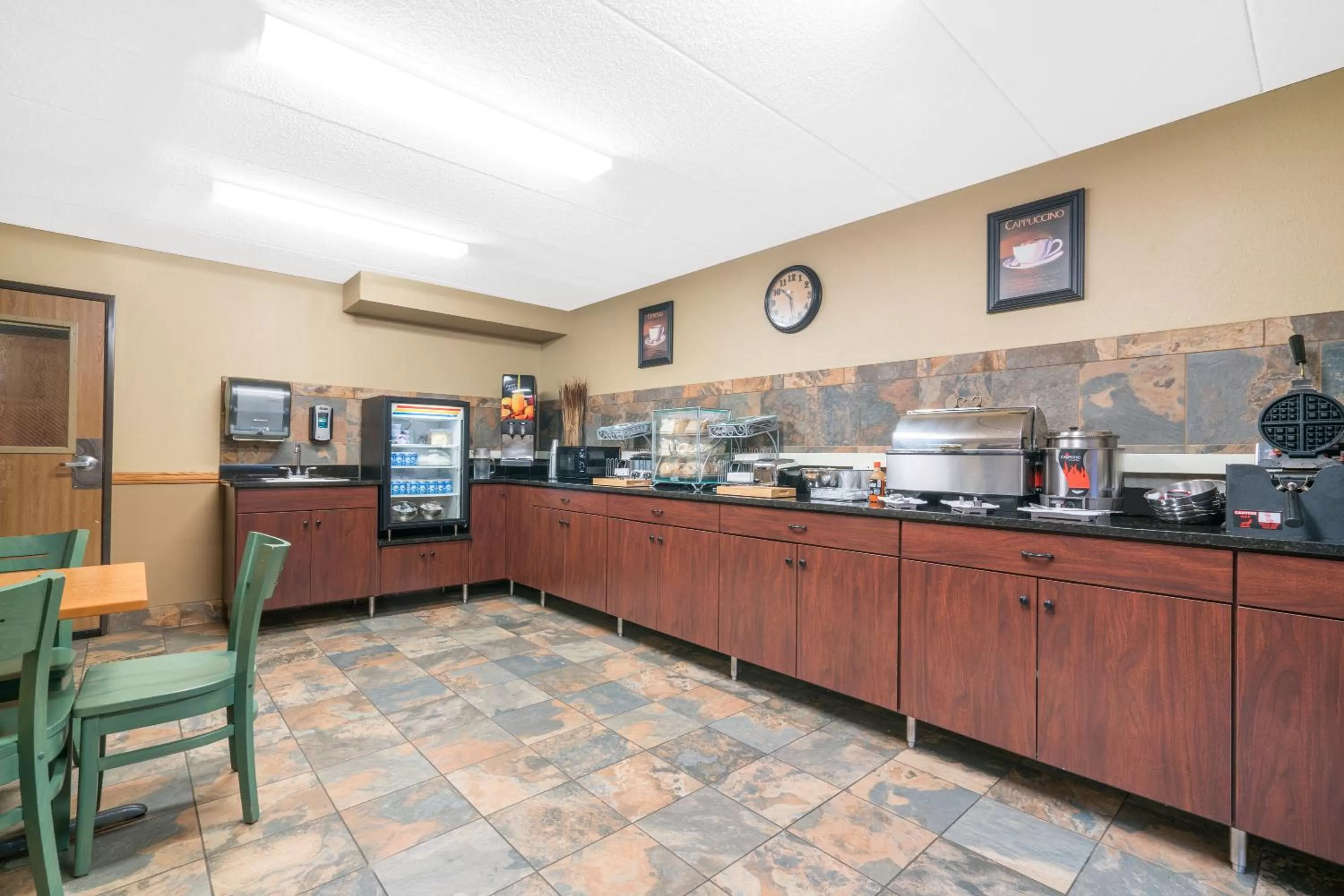 Continental breakfast in Days Inn & Suites by Wyndham Baxter Brainerd Area