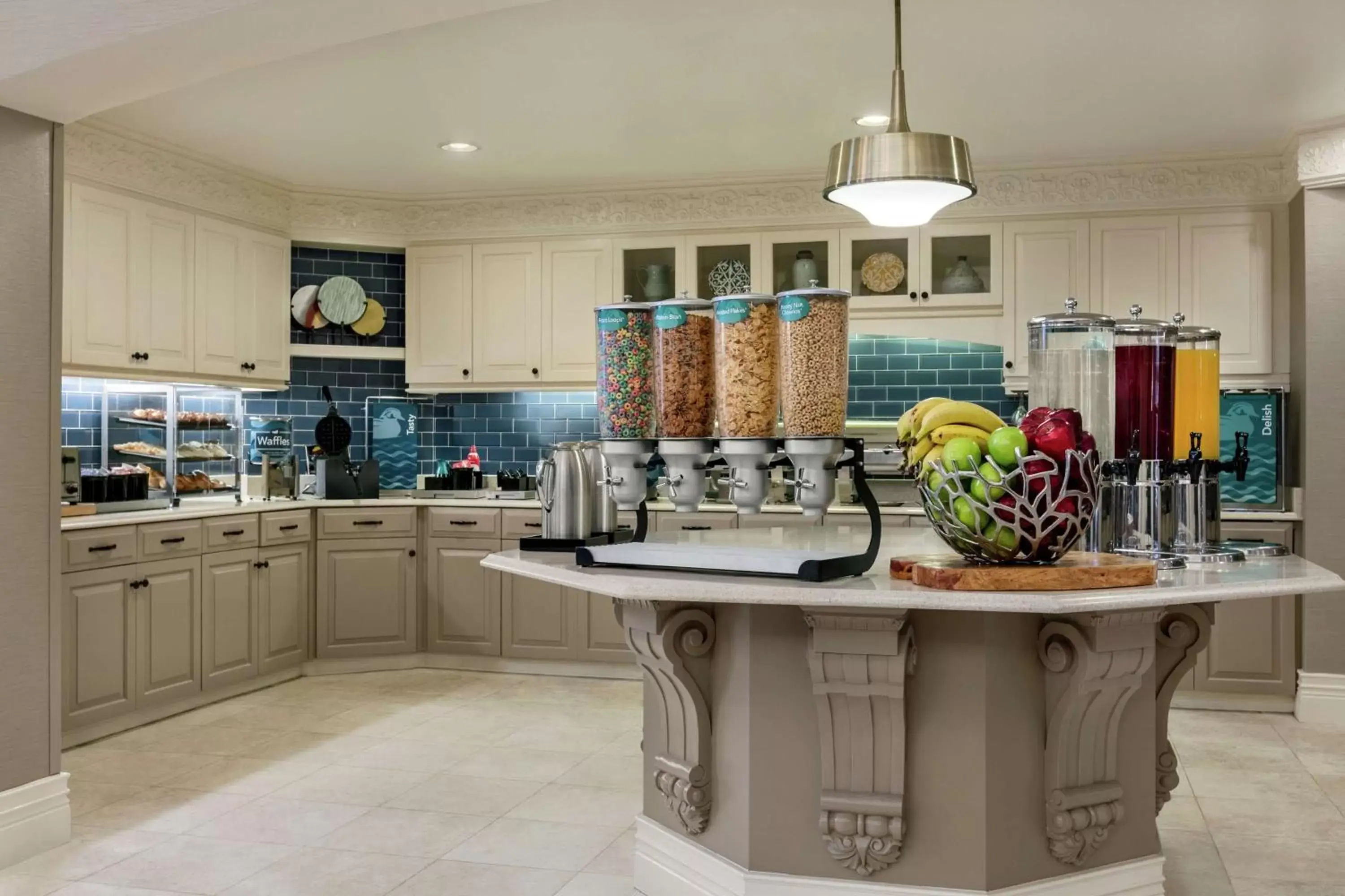 Breakfast, Kitchen/Kitchenette in Homewood Suites by Hilton Harrisburg East-Hershey Area
