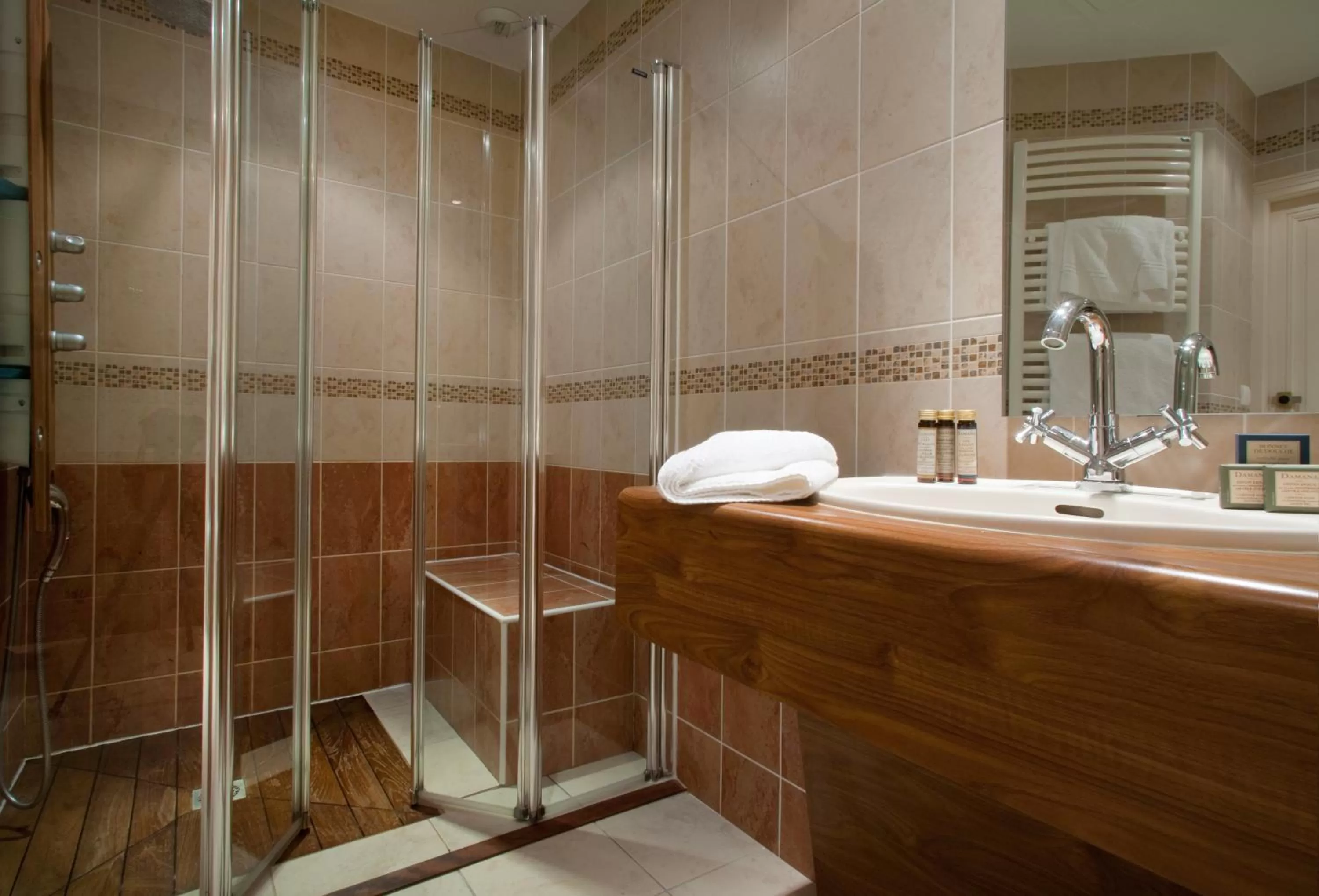 Shower in Le Manoir Saint Thomas