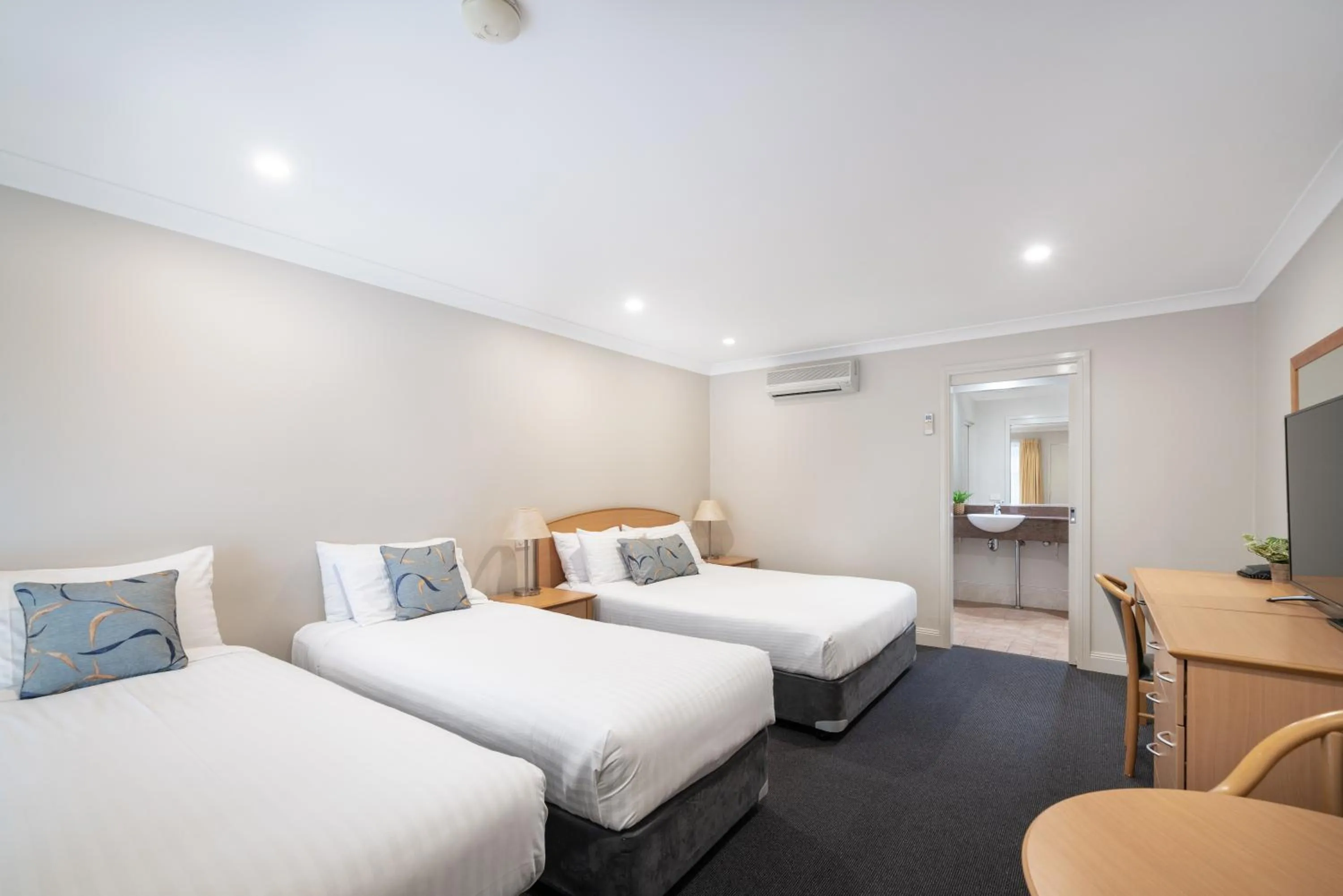 Bedroom, Bed in Heritage Inn Bathurst