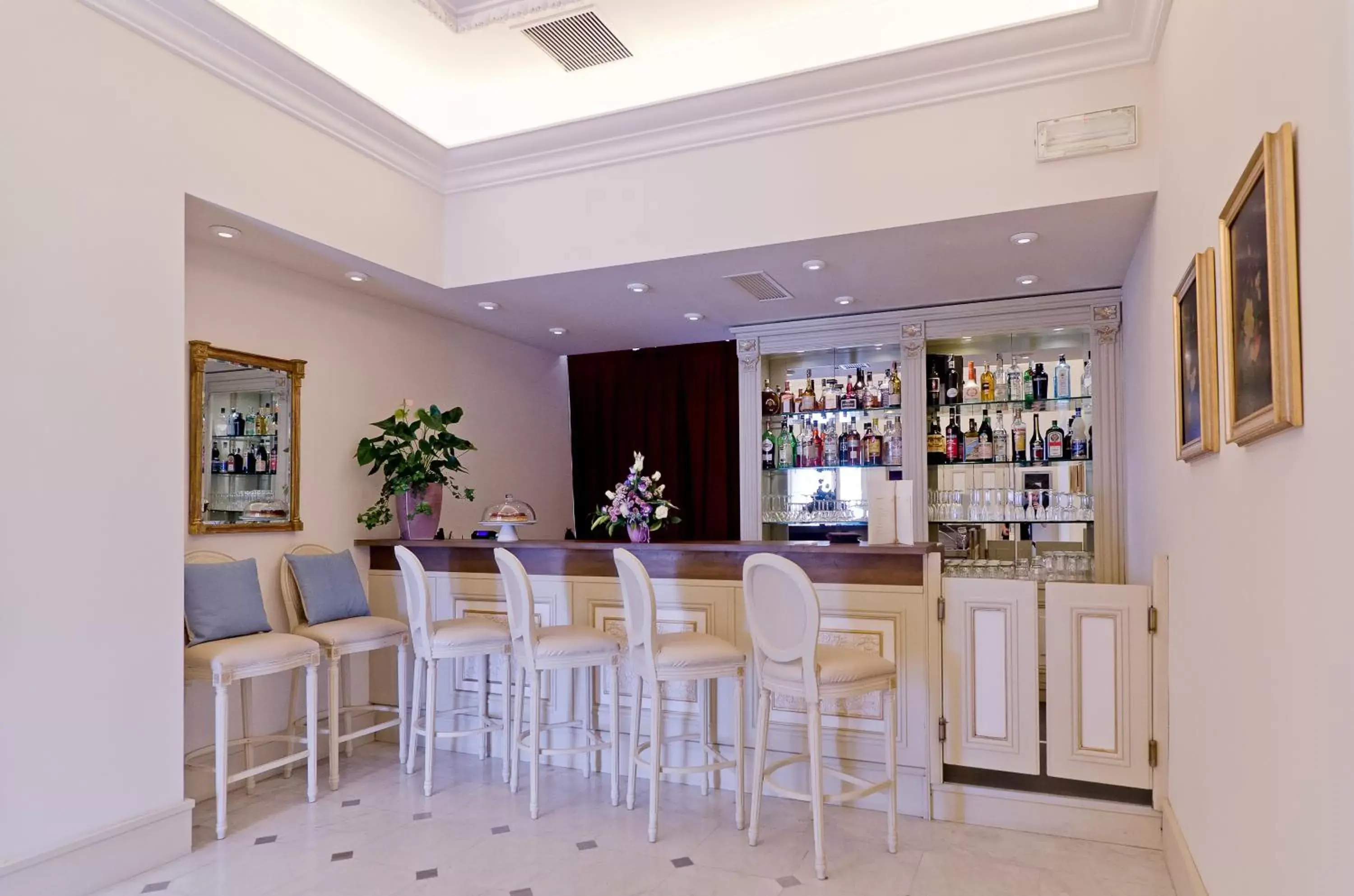 Lounge or bar in Hotel De Paris Sanremo