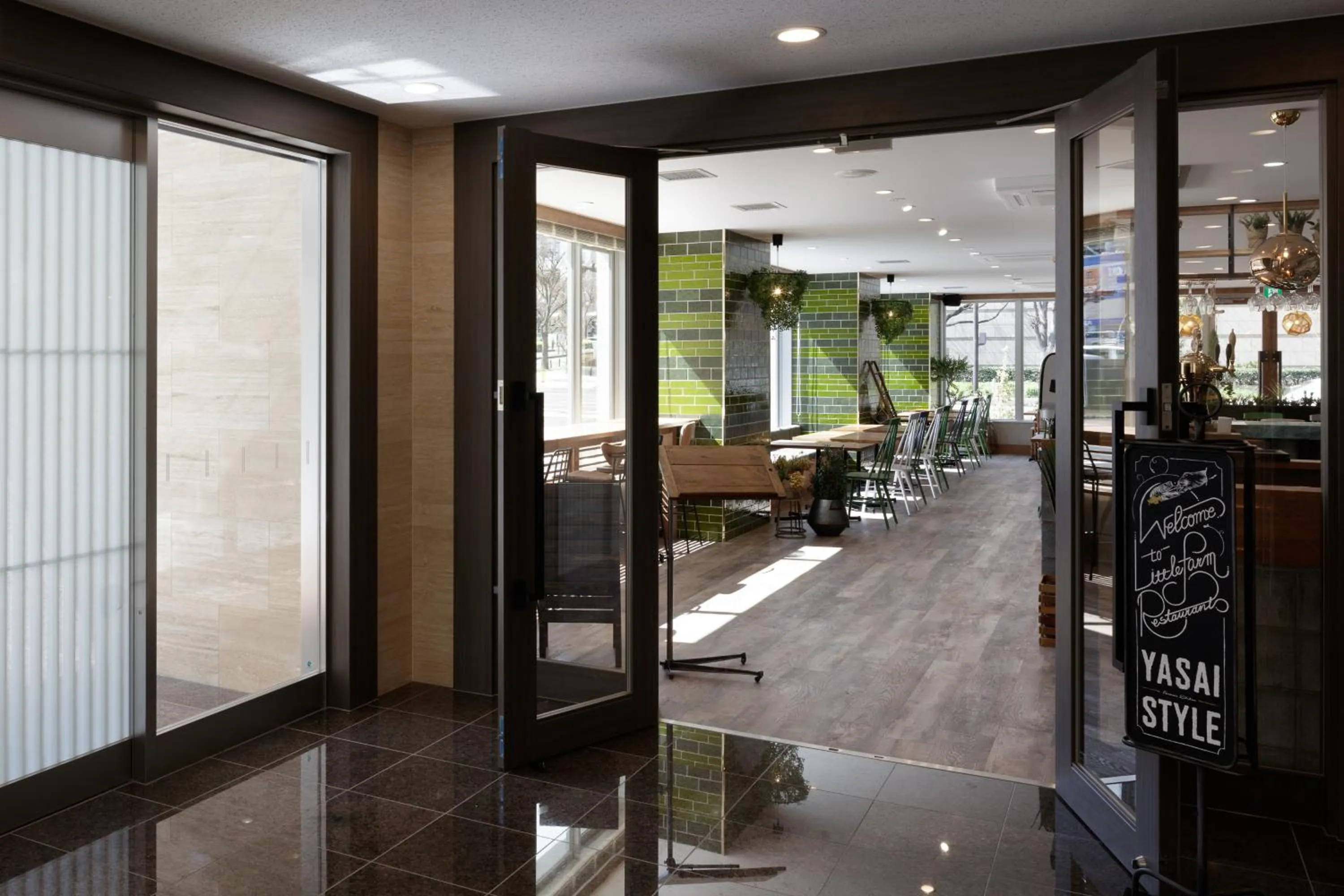 Restaurant/places to eat in Center Hotel Narita2 R51