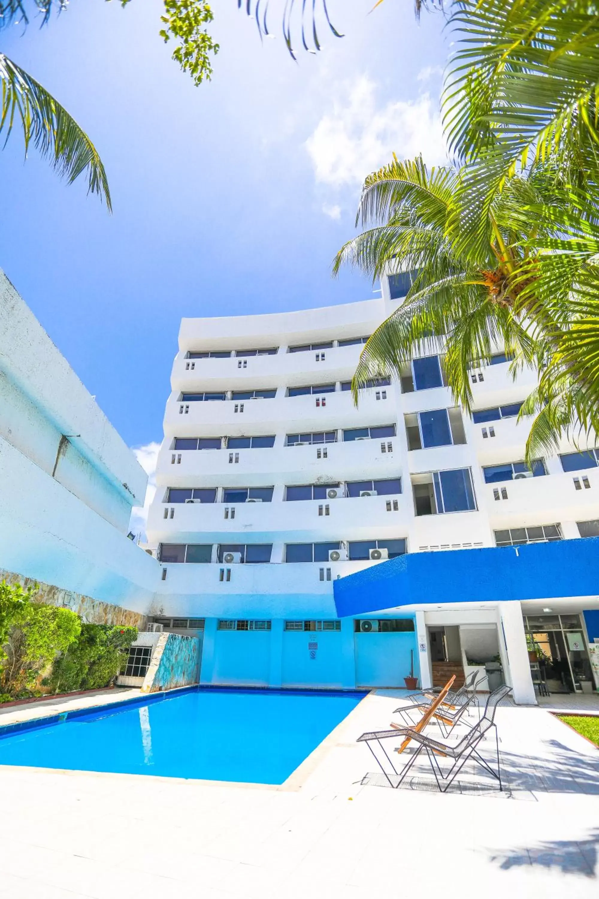 Swimming Pool in Hotel Caribe Internacional Cancun