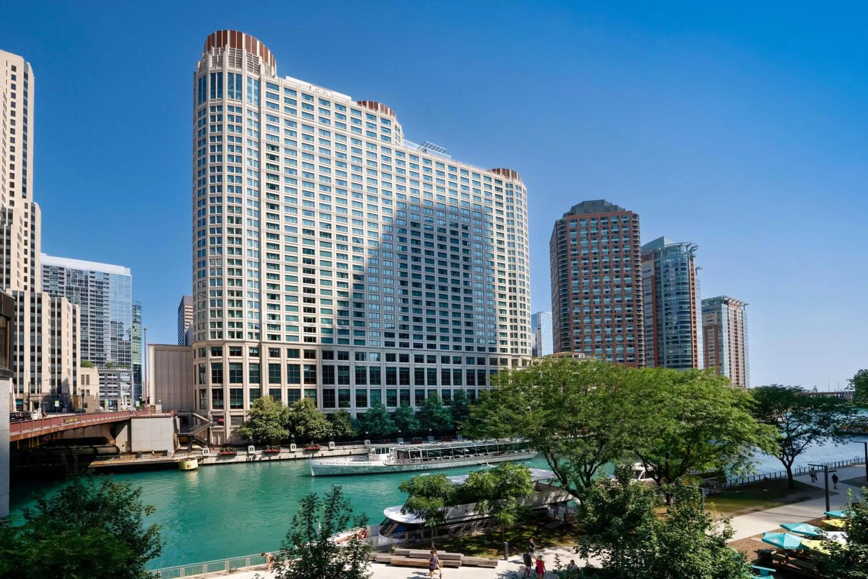 Property building in Sheraton Grand Chicago Riverwalk