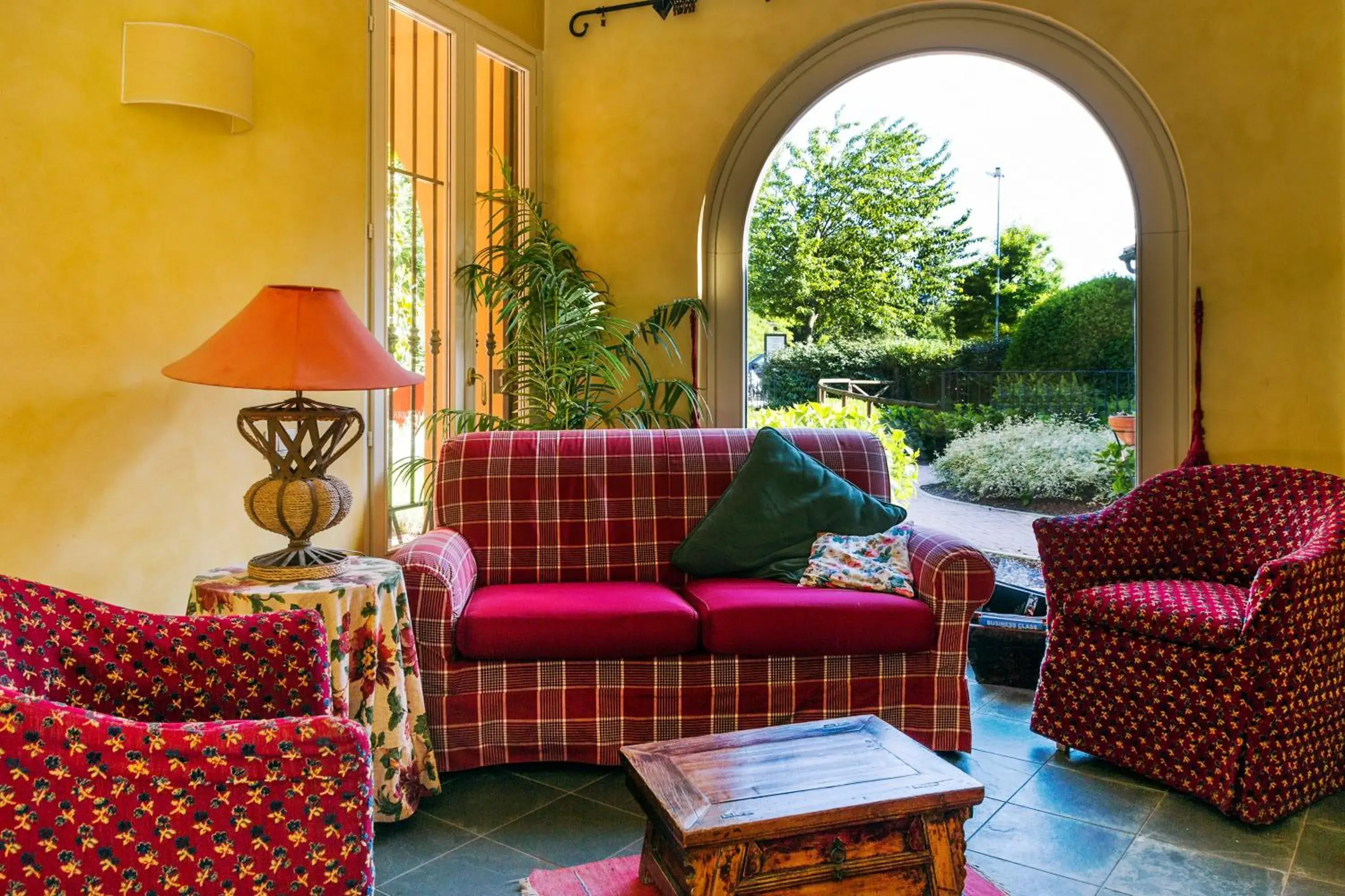 Communal lounge/ TV room, Seating Area in Hostellerie Du Golf