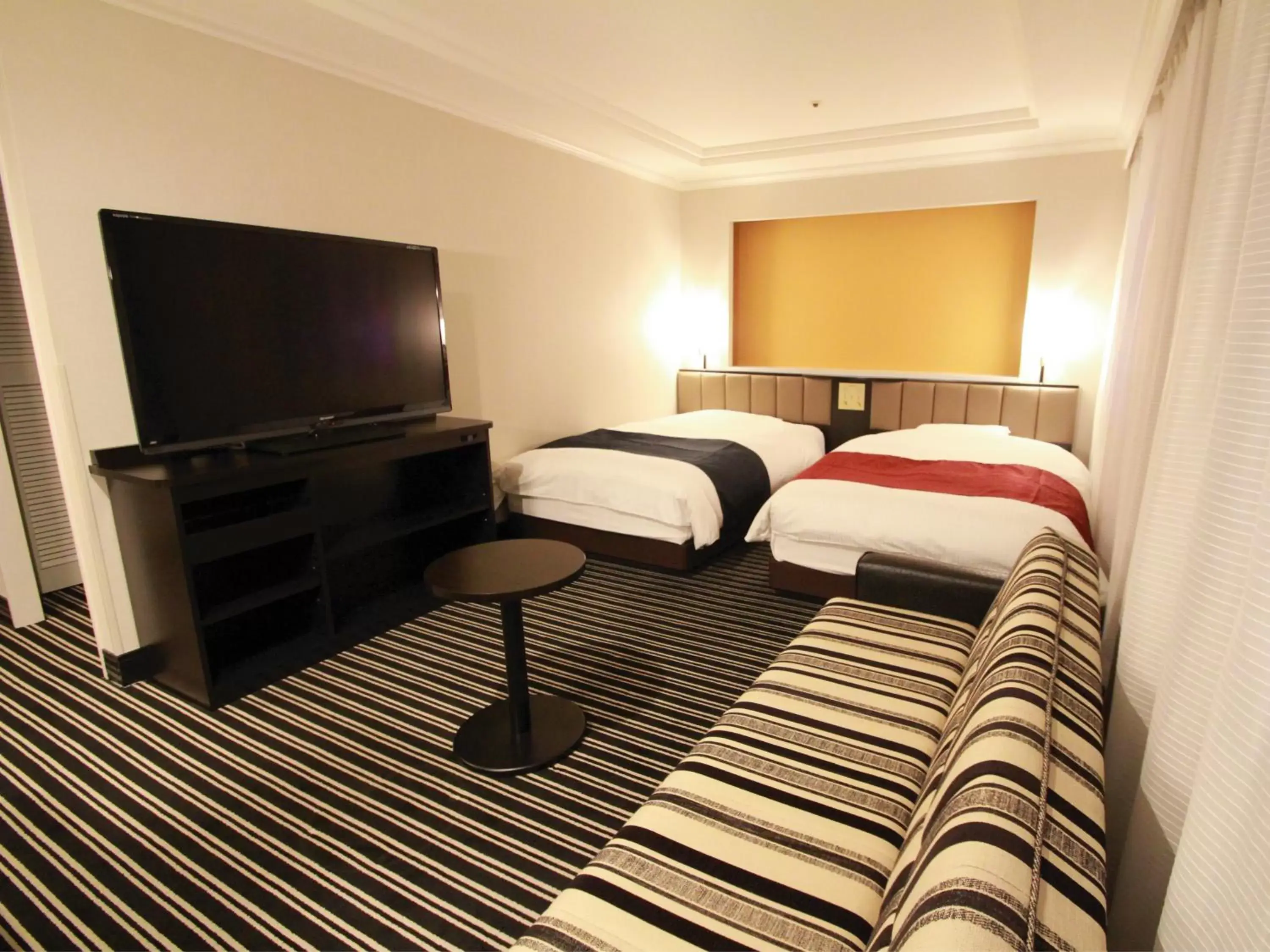 Photo of the whole room, Bed in APA Hotel Fukuoka Watanabe Dori EXCELLENT